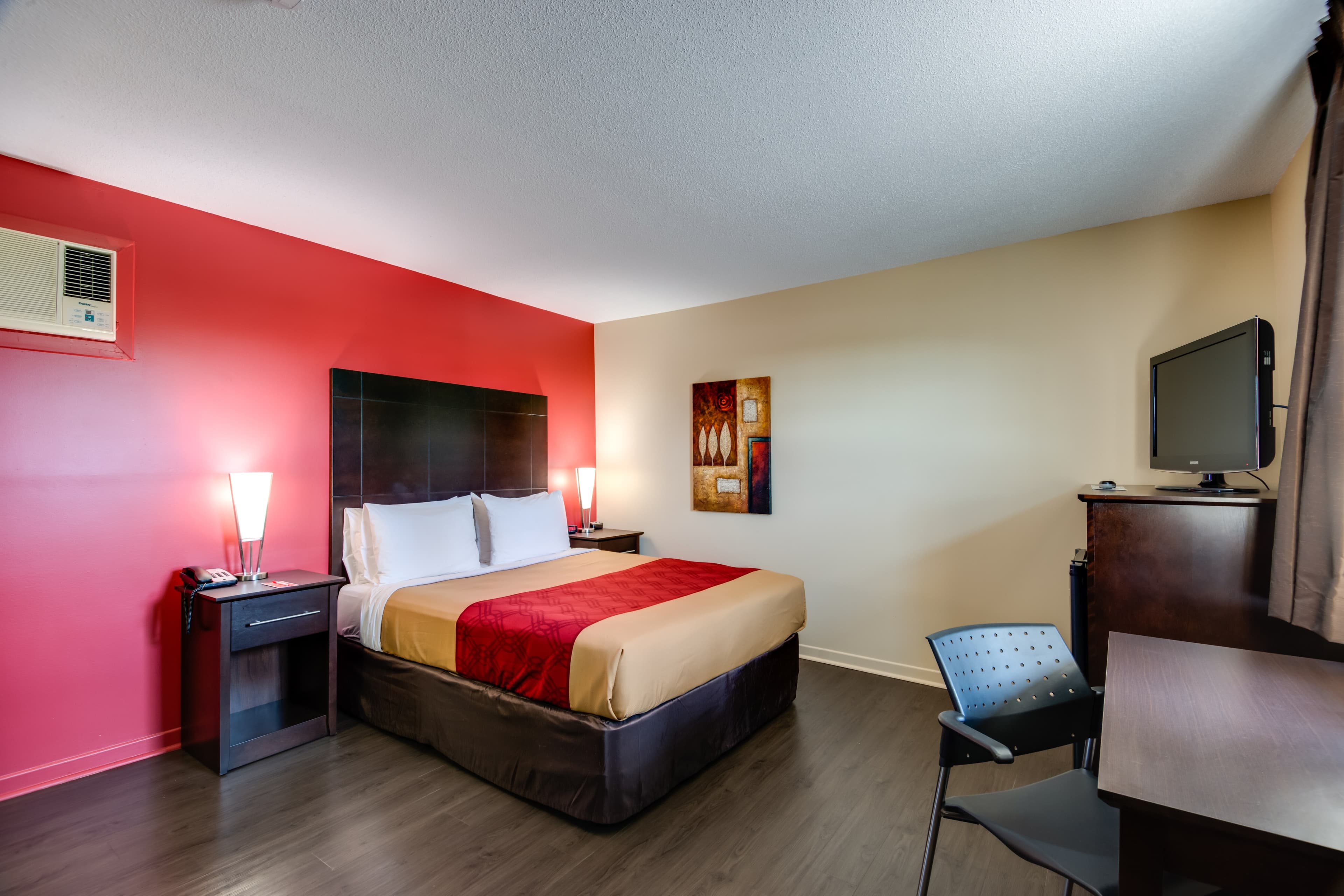 Econo Lodge Inn & Suites — 8