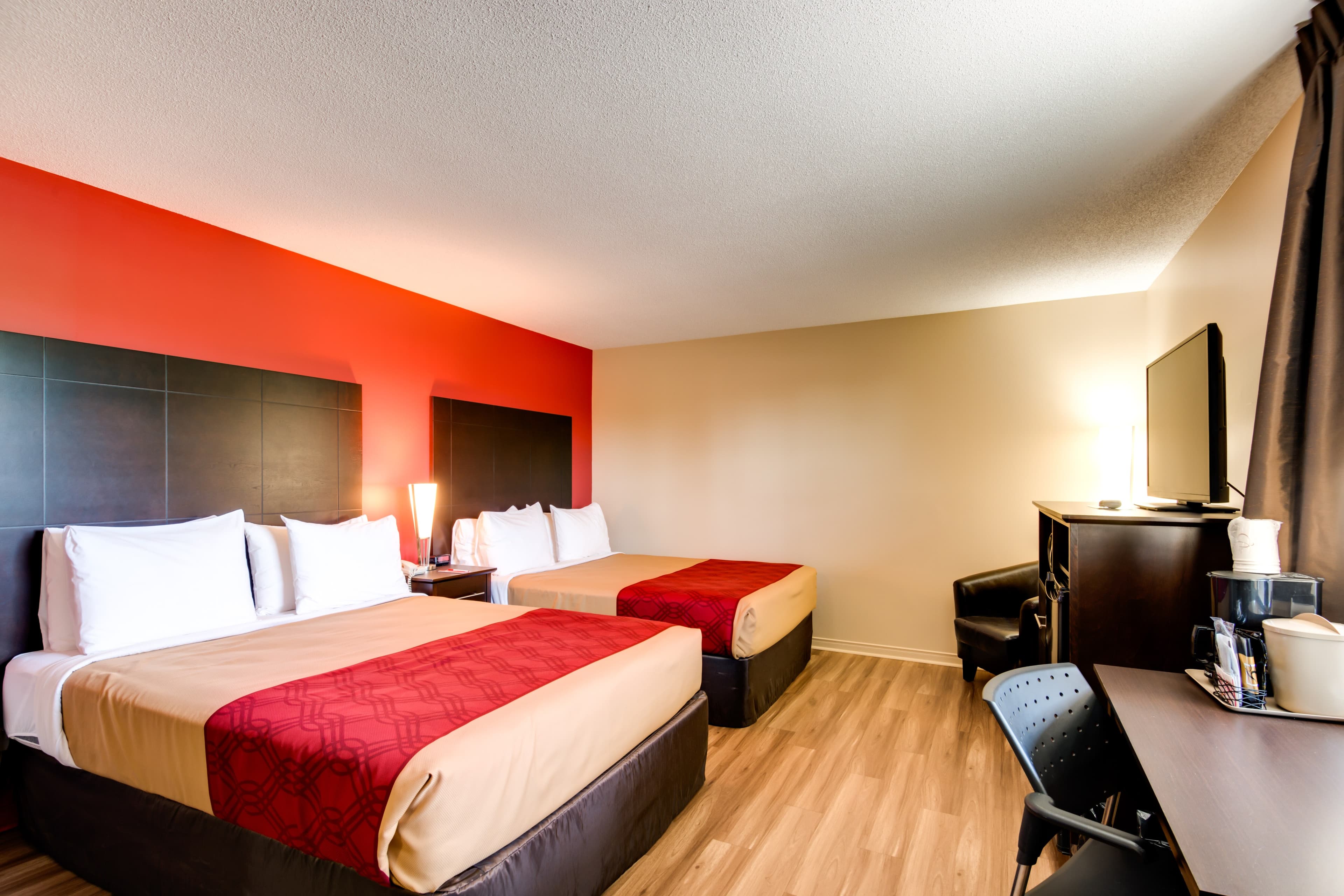 Econo Lodge Inn & Suites — 10