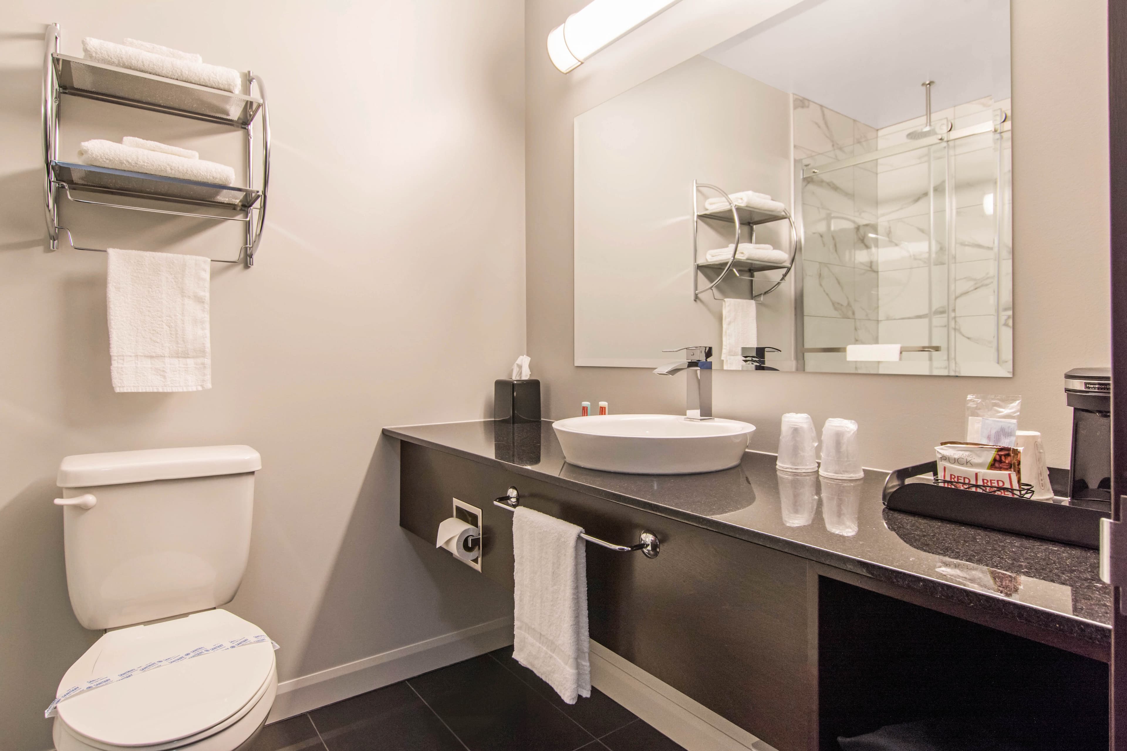 Econo Lodge Inn & Suites — 16