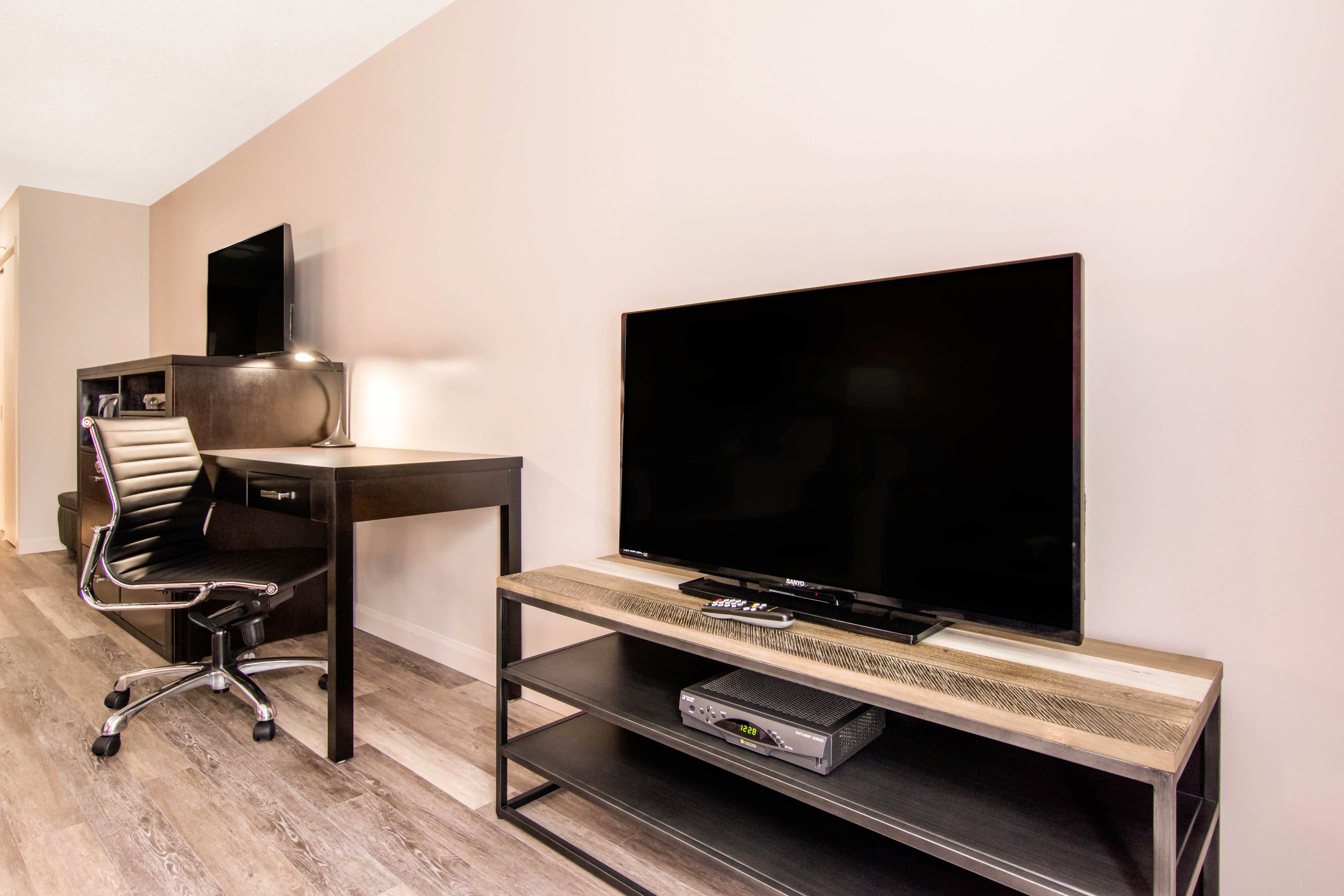 Econo Lodge Inn & Suites — 34