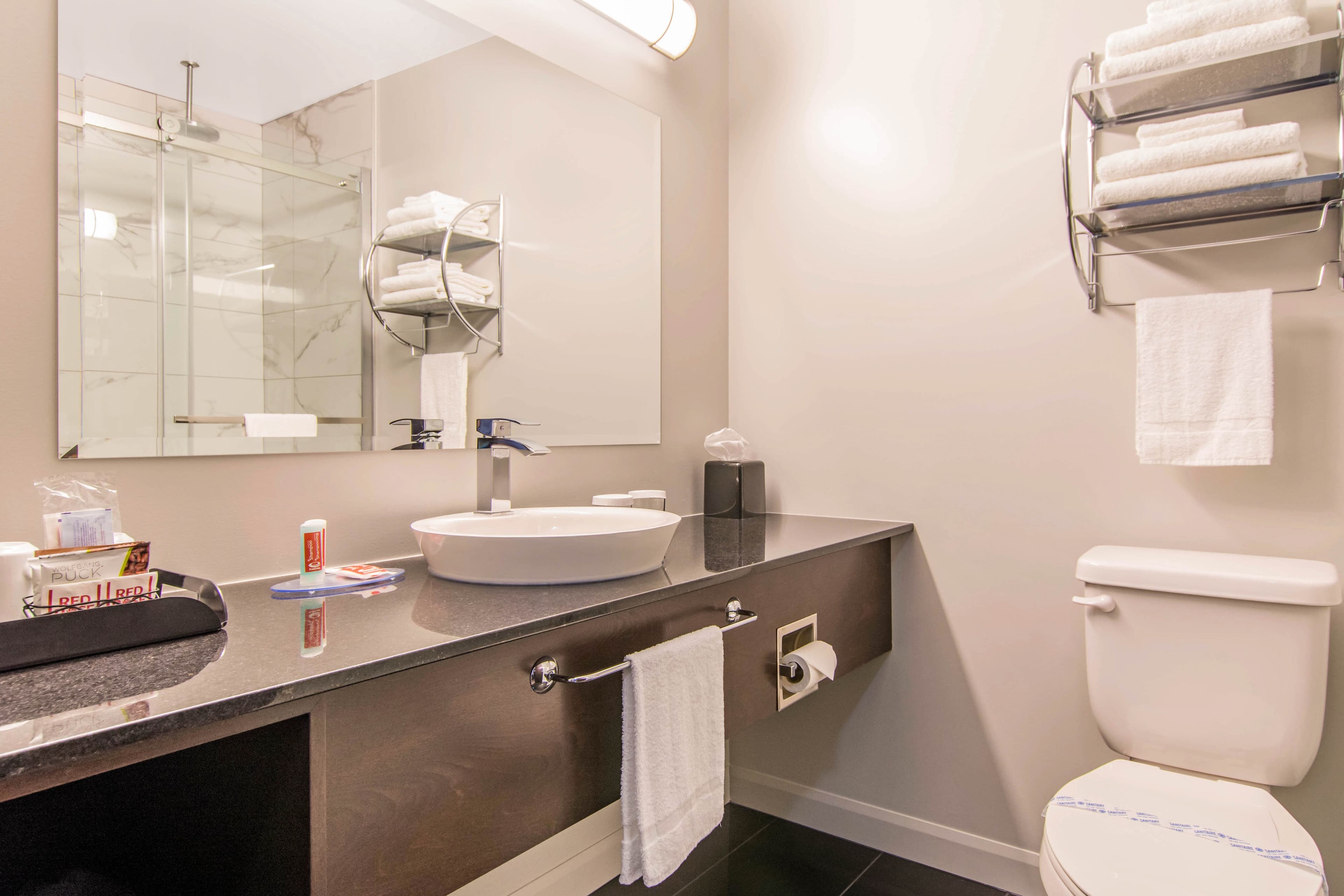 Econo Lodge Inn & Suites — 18