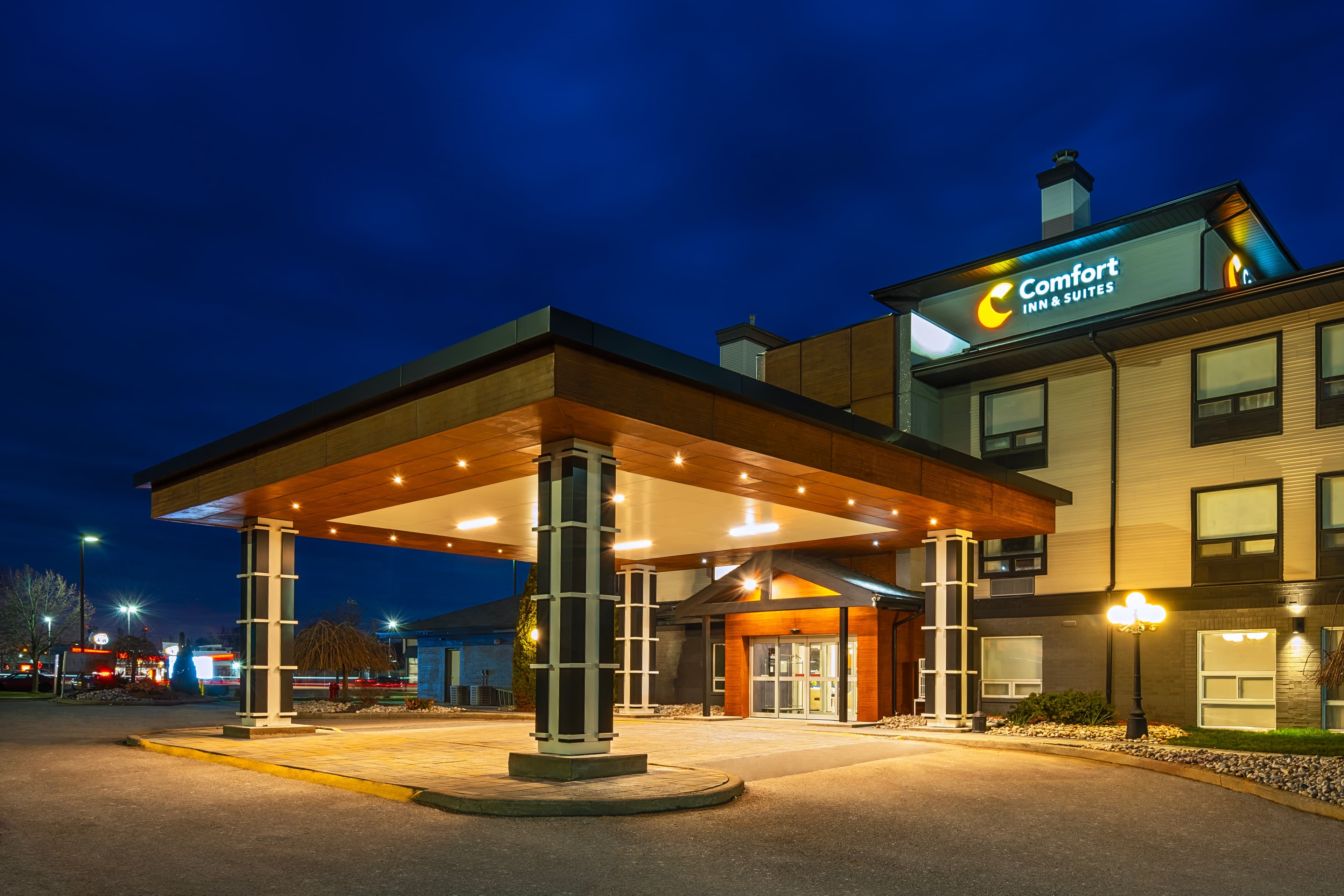 Comfort Inn & Suites - Image 1