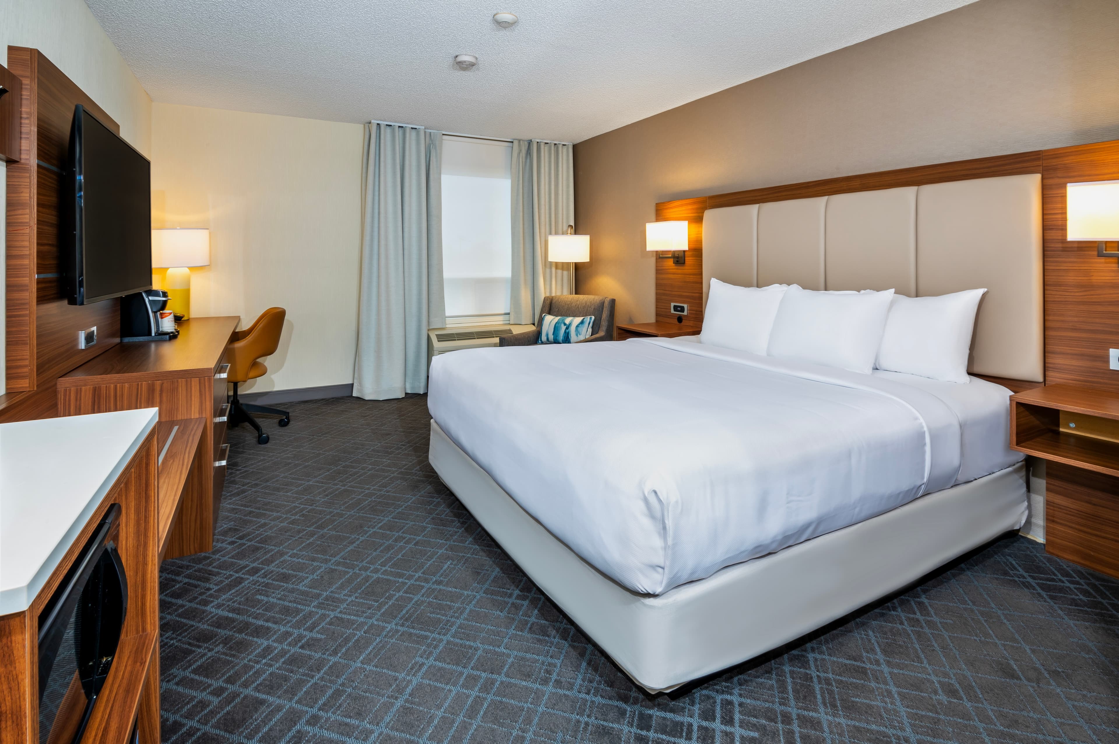 Comfort Inn & Suites - Image 2
