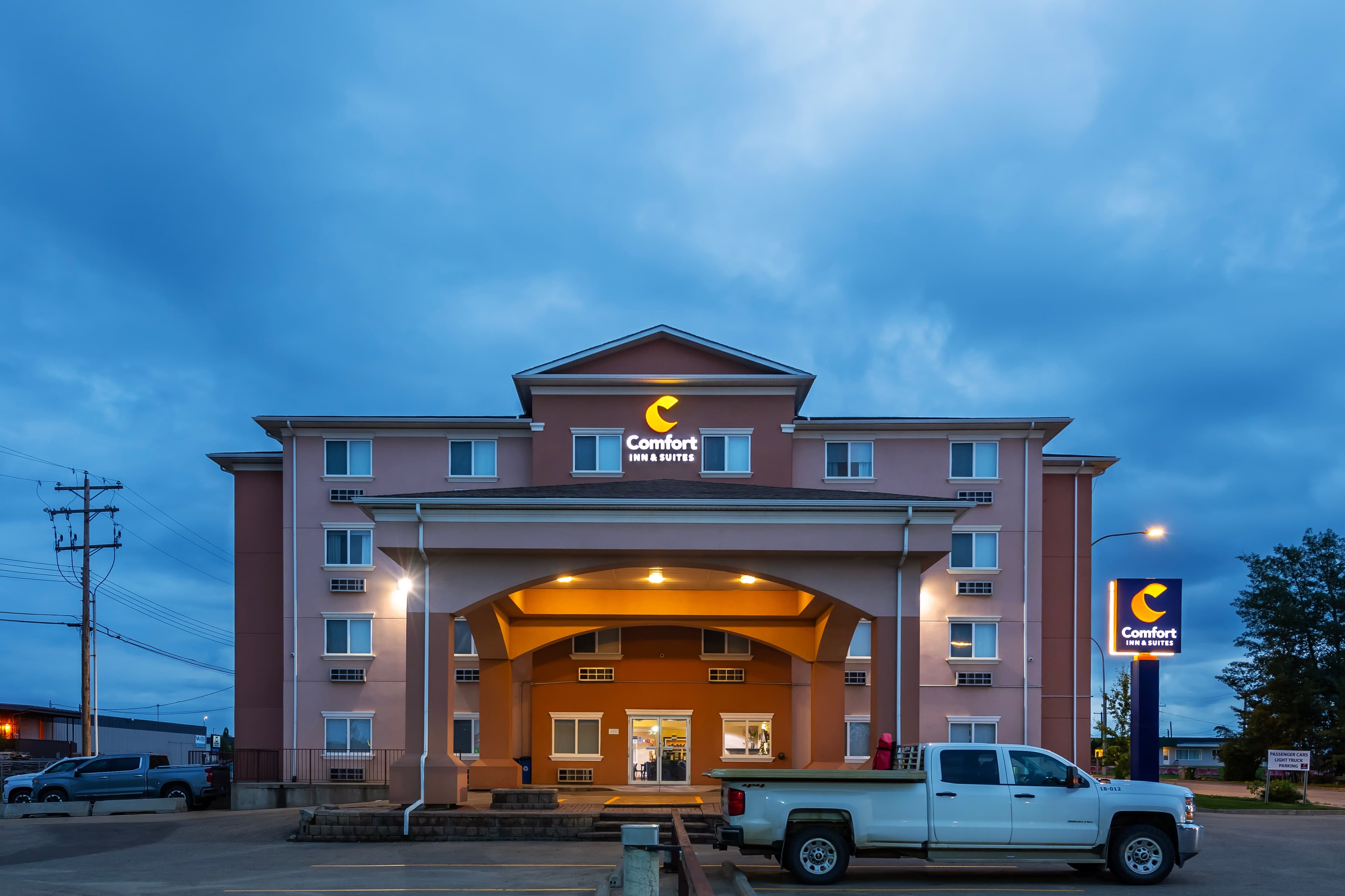 Comfort Inn & Suites - Image 1