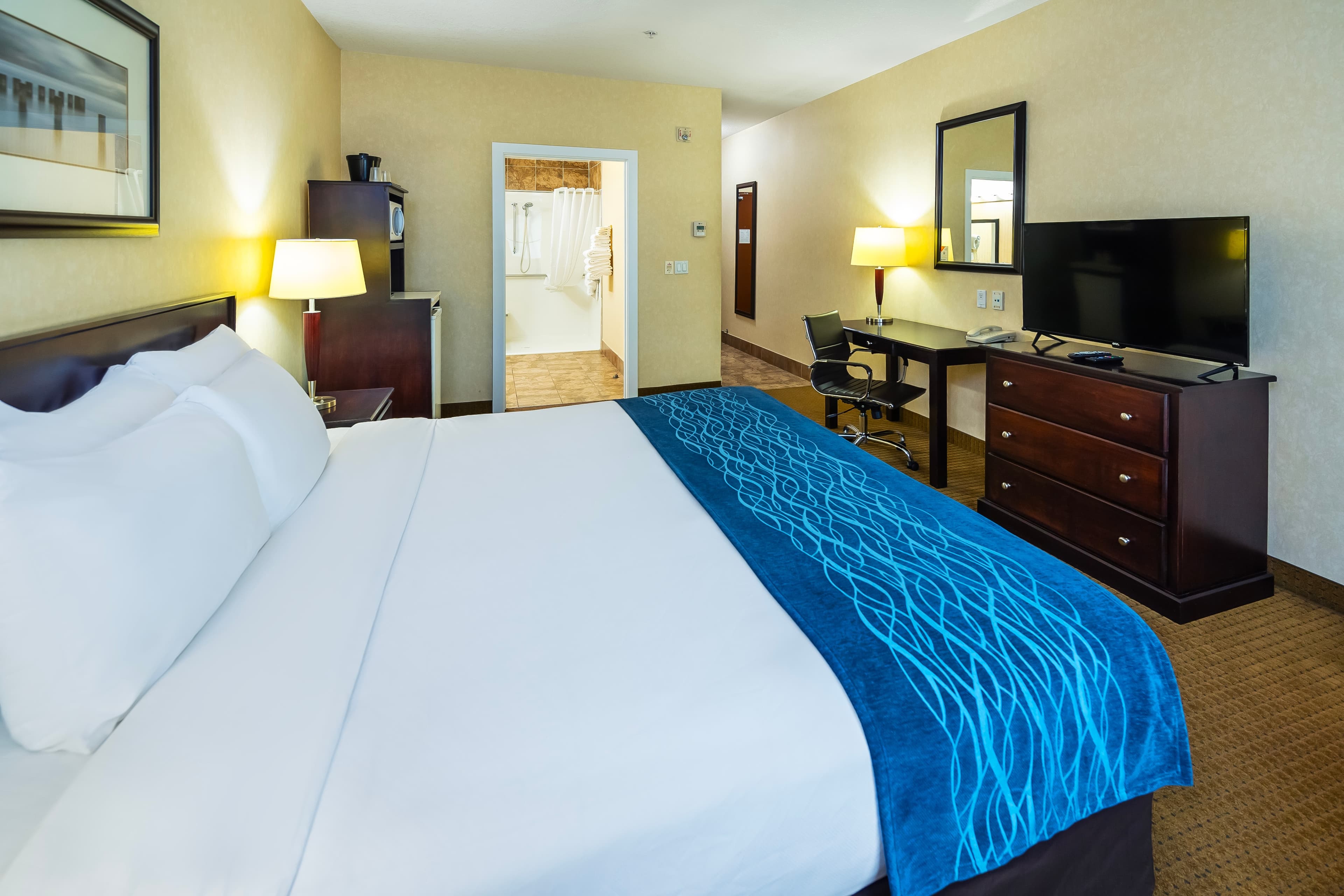 Comfort Inn & Suites - Image 3