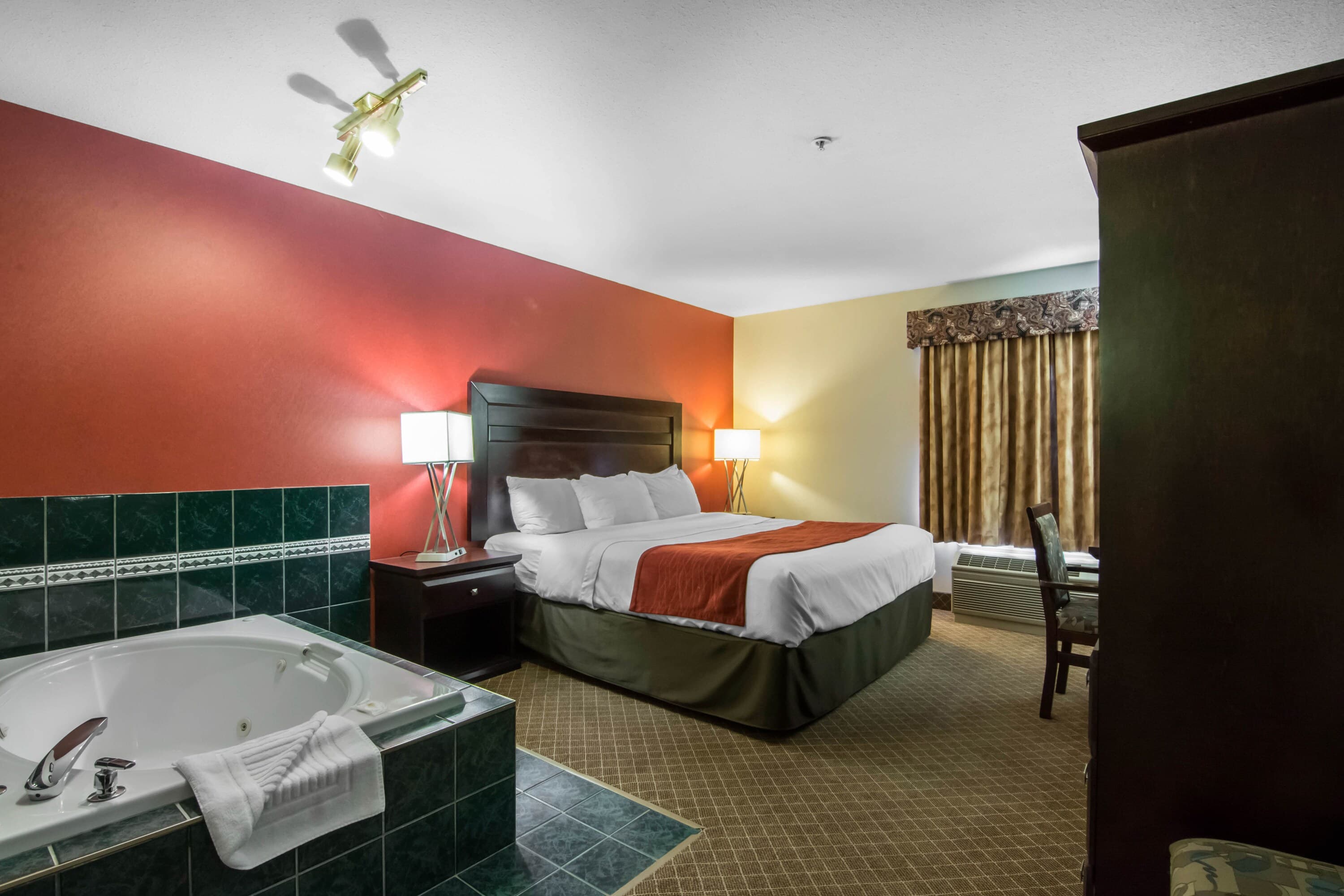 Comfort Inn & Suites Airport South - Image 2