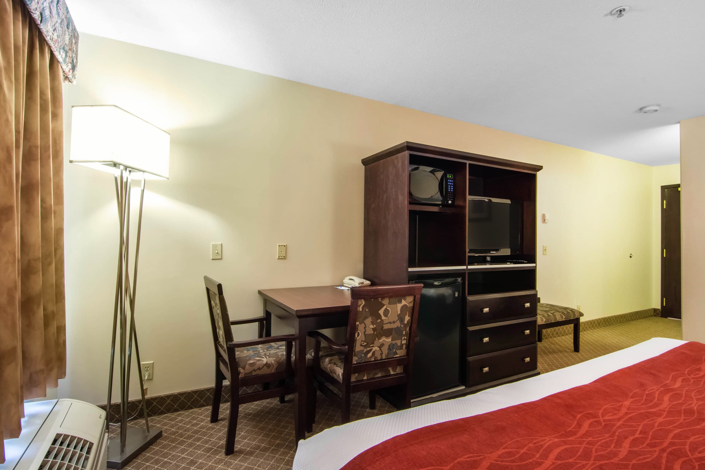 Comfort Inn & Suites Airport South - Image 4