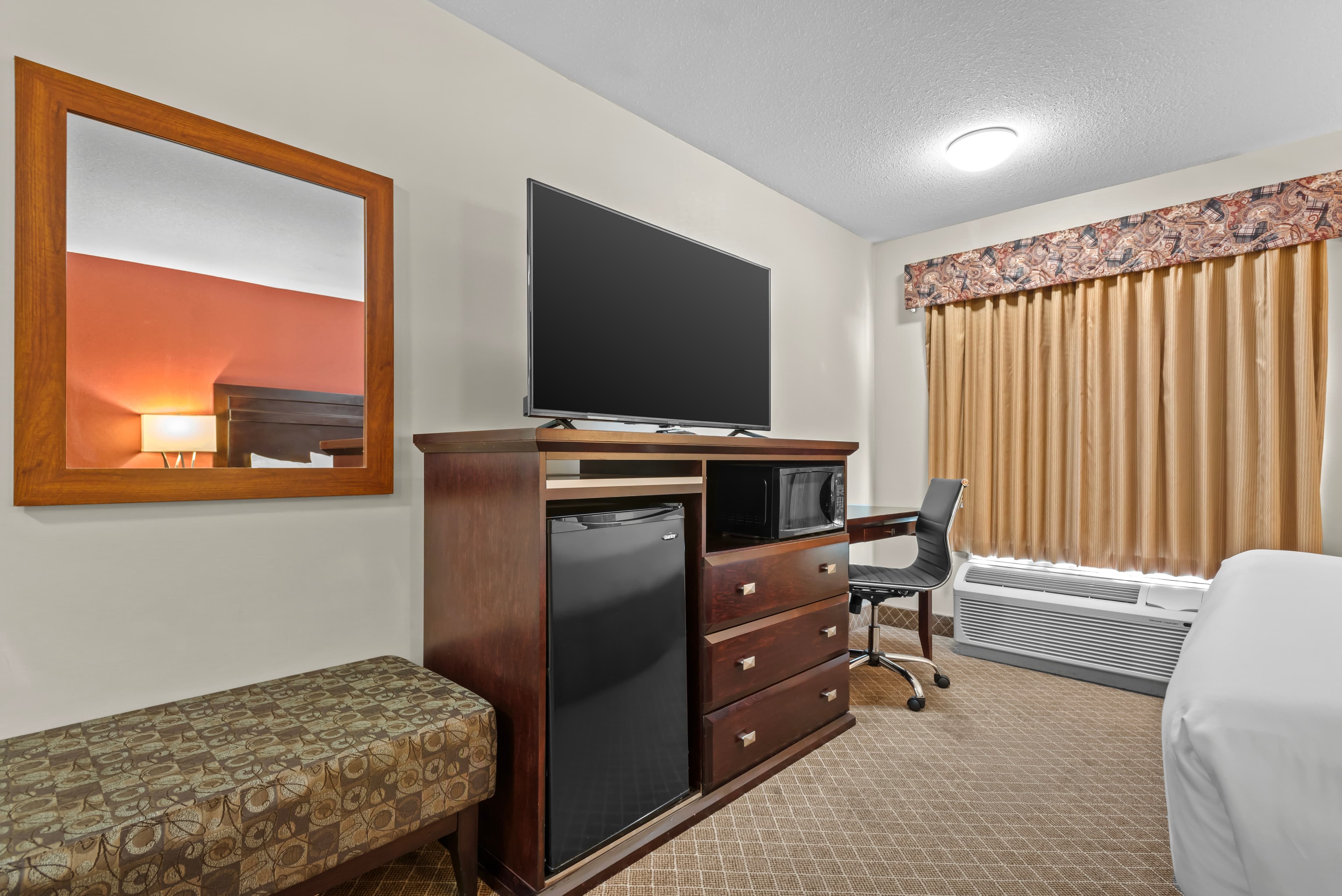 Comfort Inn & Suites Airport South — 7
