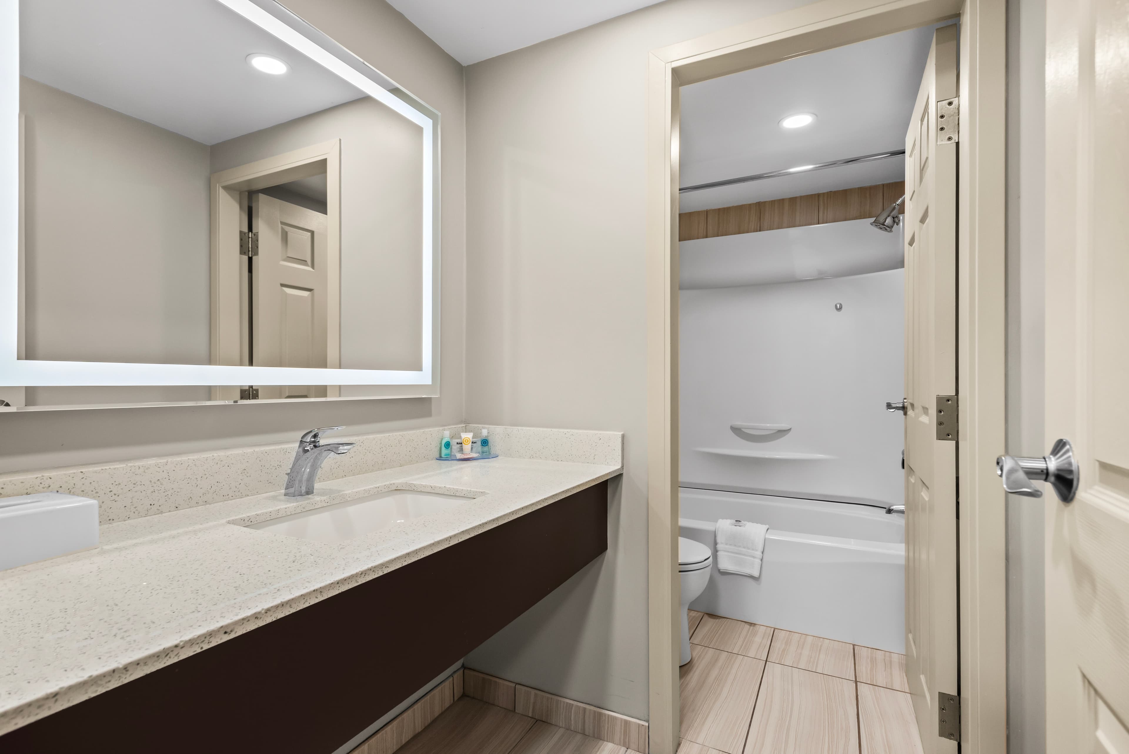 Comfort Inn & Suites Airport South — 33