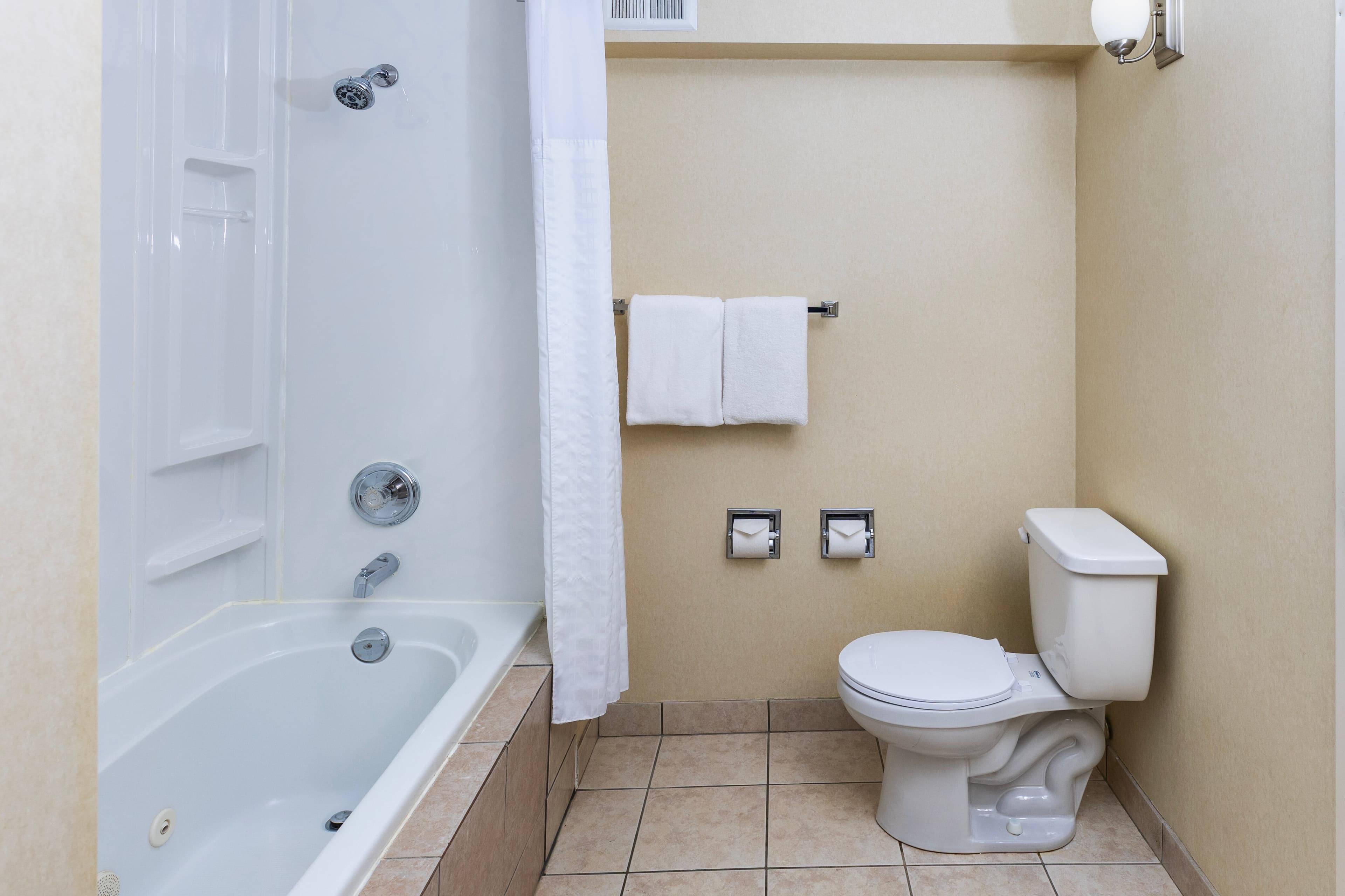 Comfort Inn & Suites - Image 3