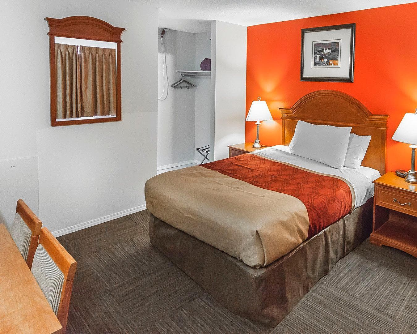 Econo Lodge Inn & Suites - Image 4