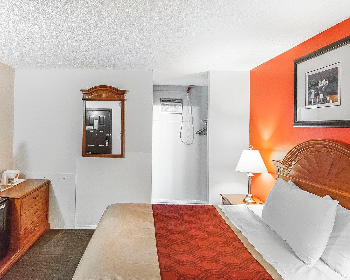 Econo Lodge Inn & Suites — 6