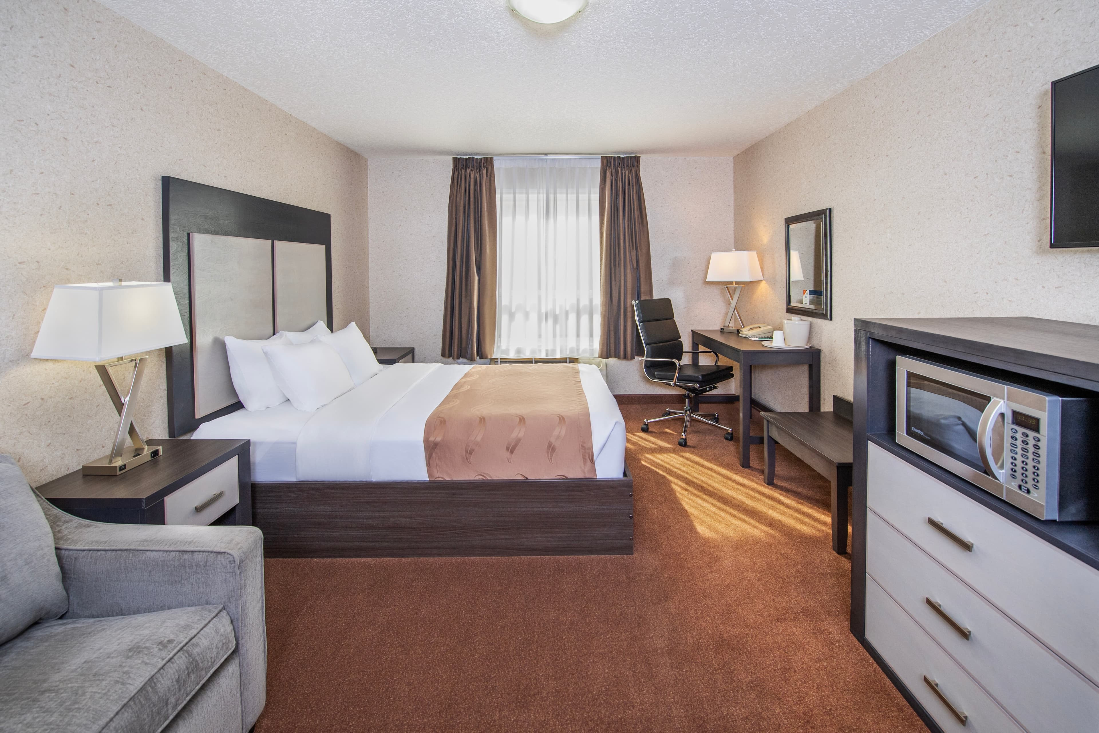 Quality Inn & Suites - Image 2