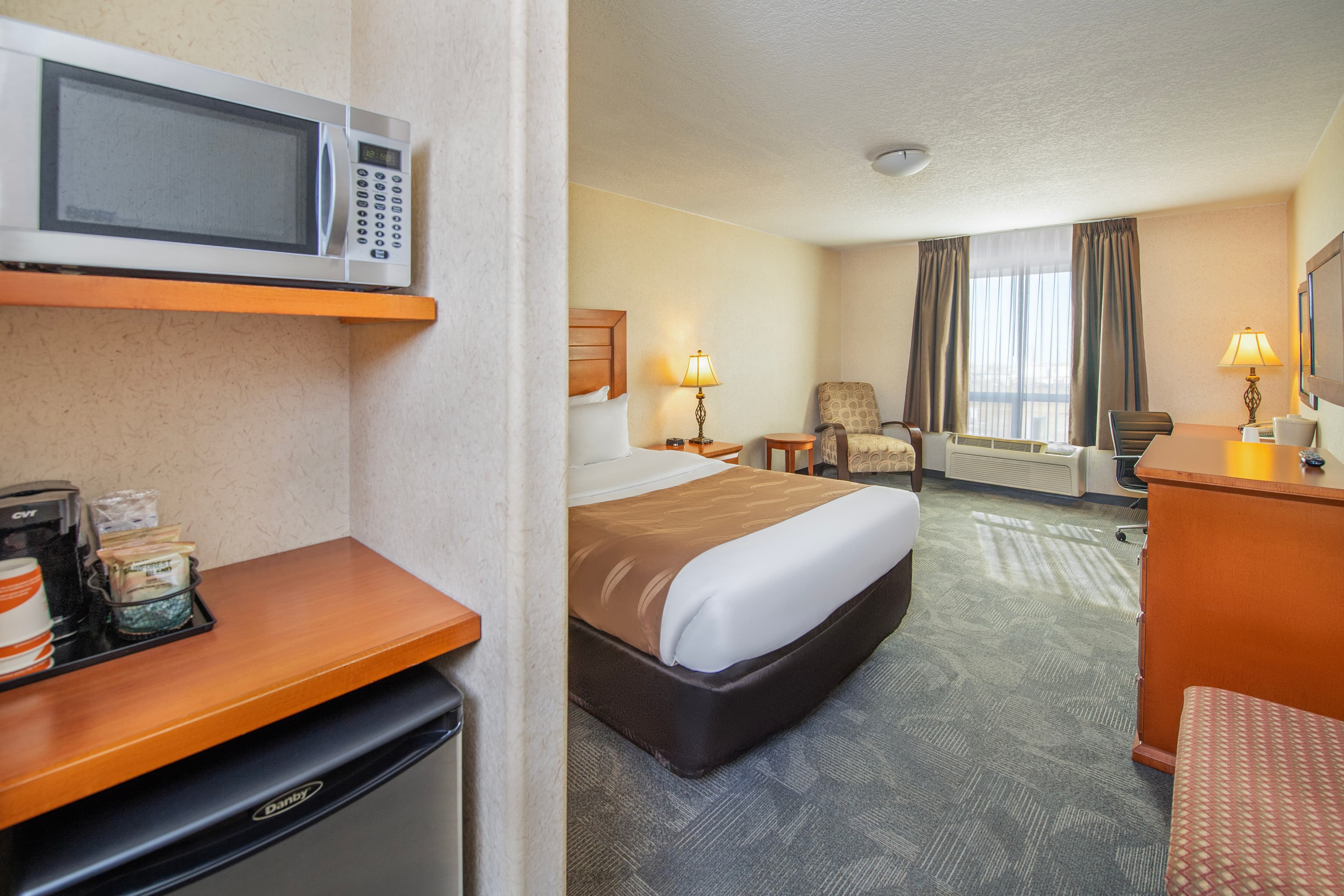 Quality Inn & Suites - Image 4