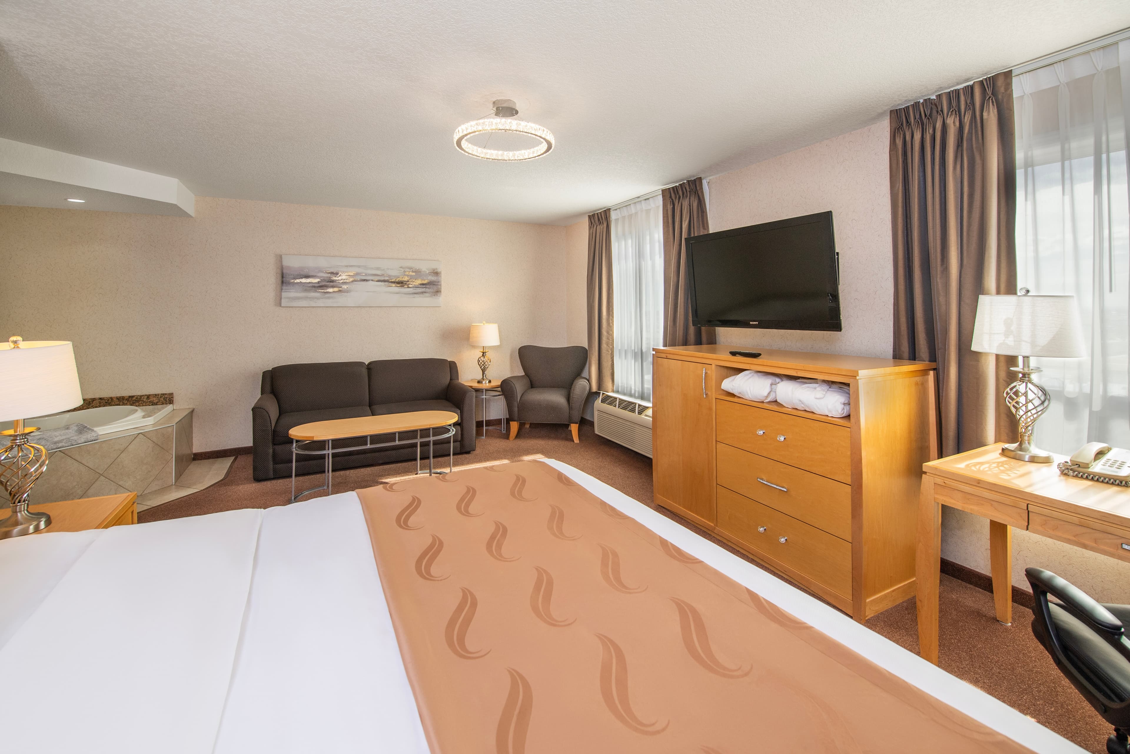 Quality Inn & Suites - Image 5