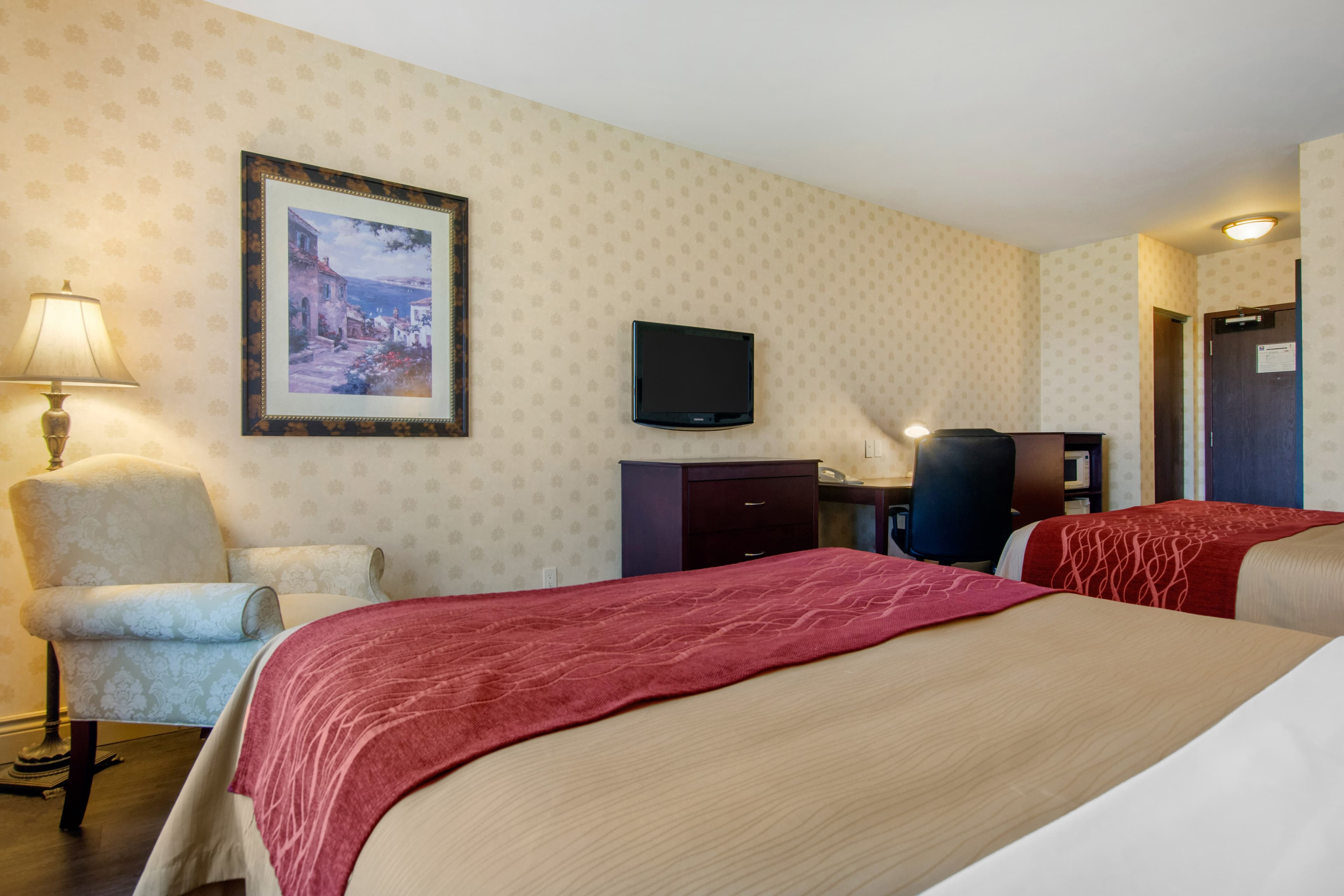 Comfort Inn & Suites — 14