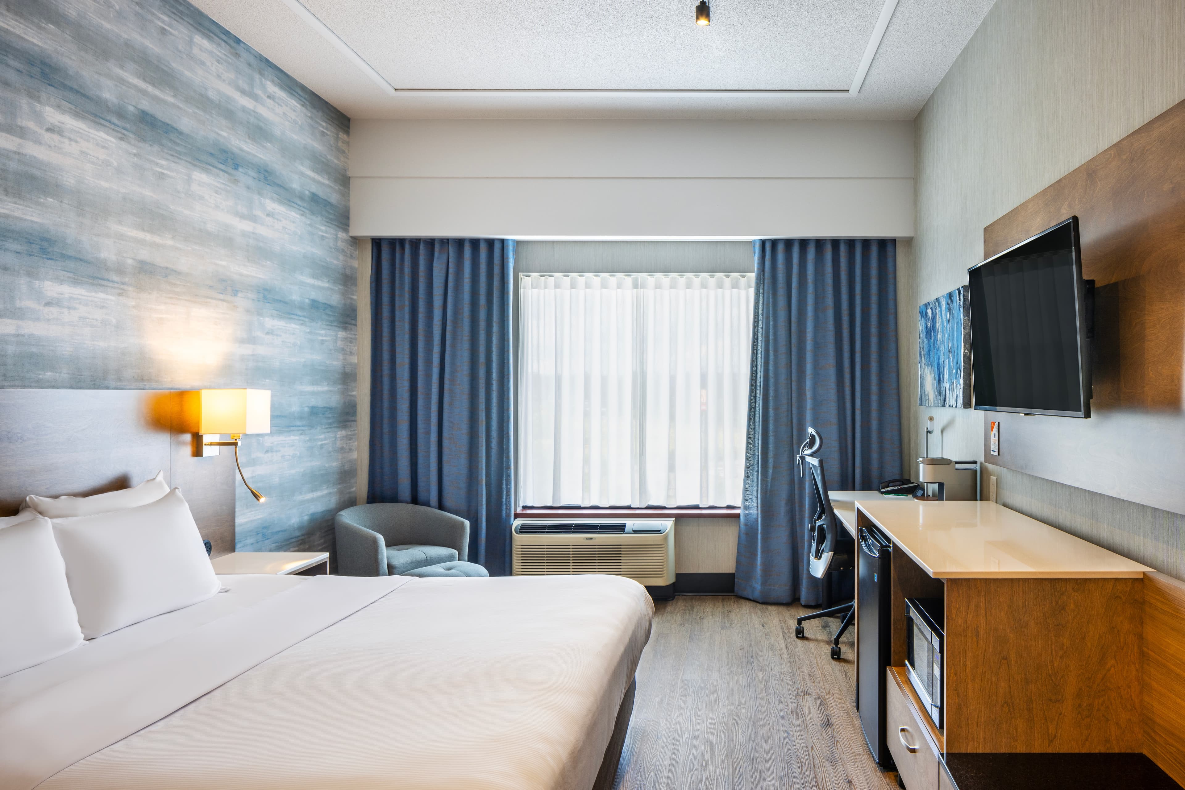 Quality Inn & Suites - Image 3