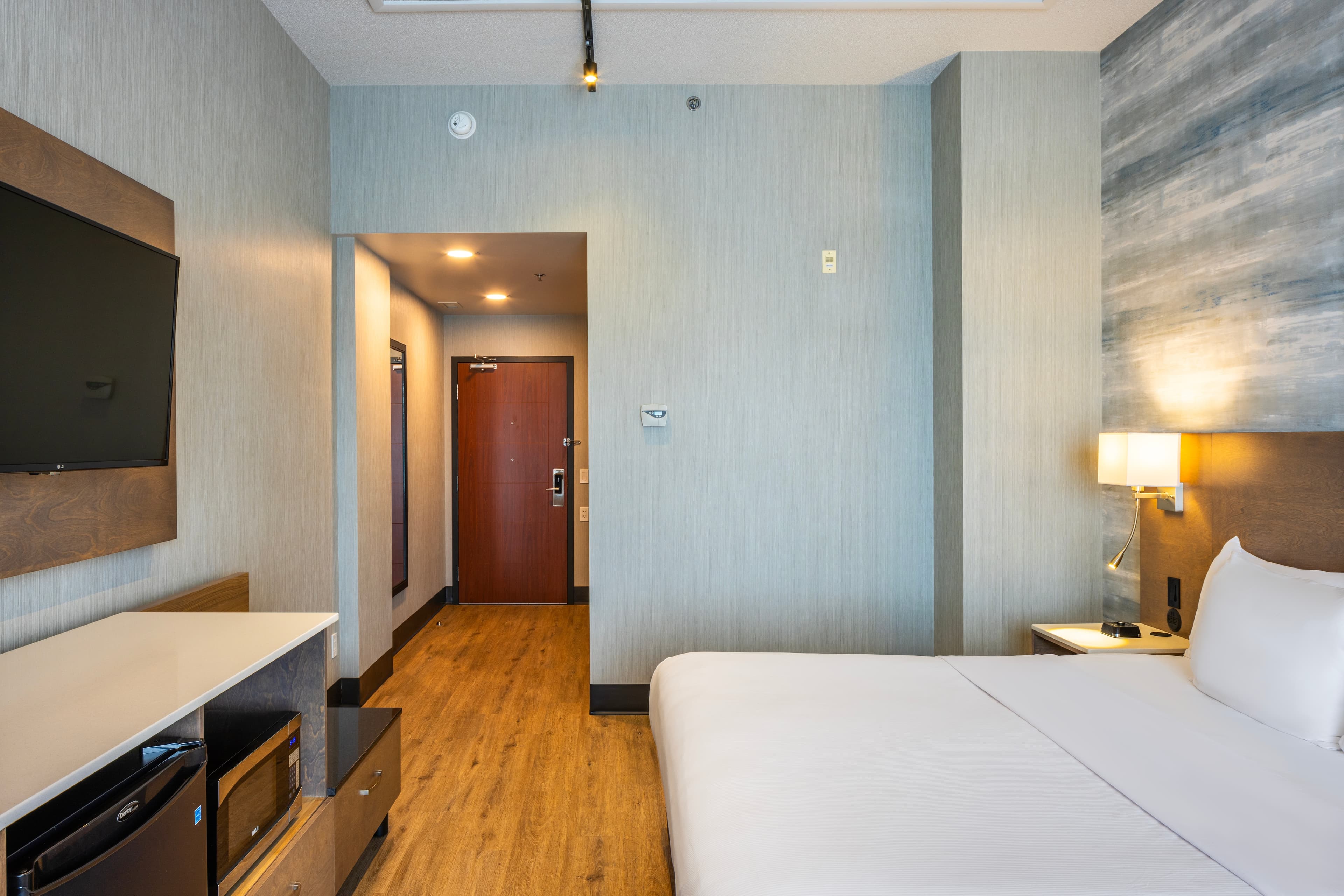 Quality Inn & Suites - Image 4