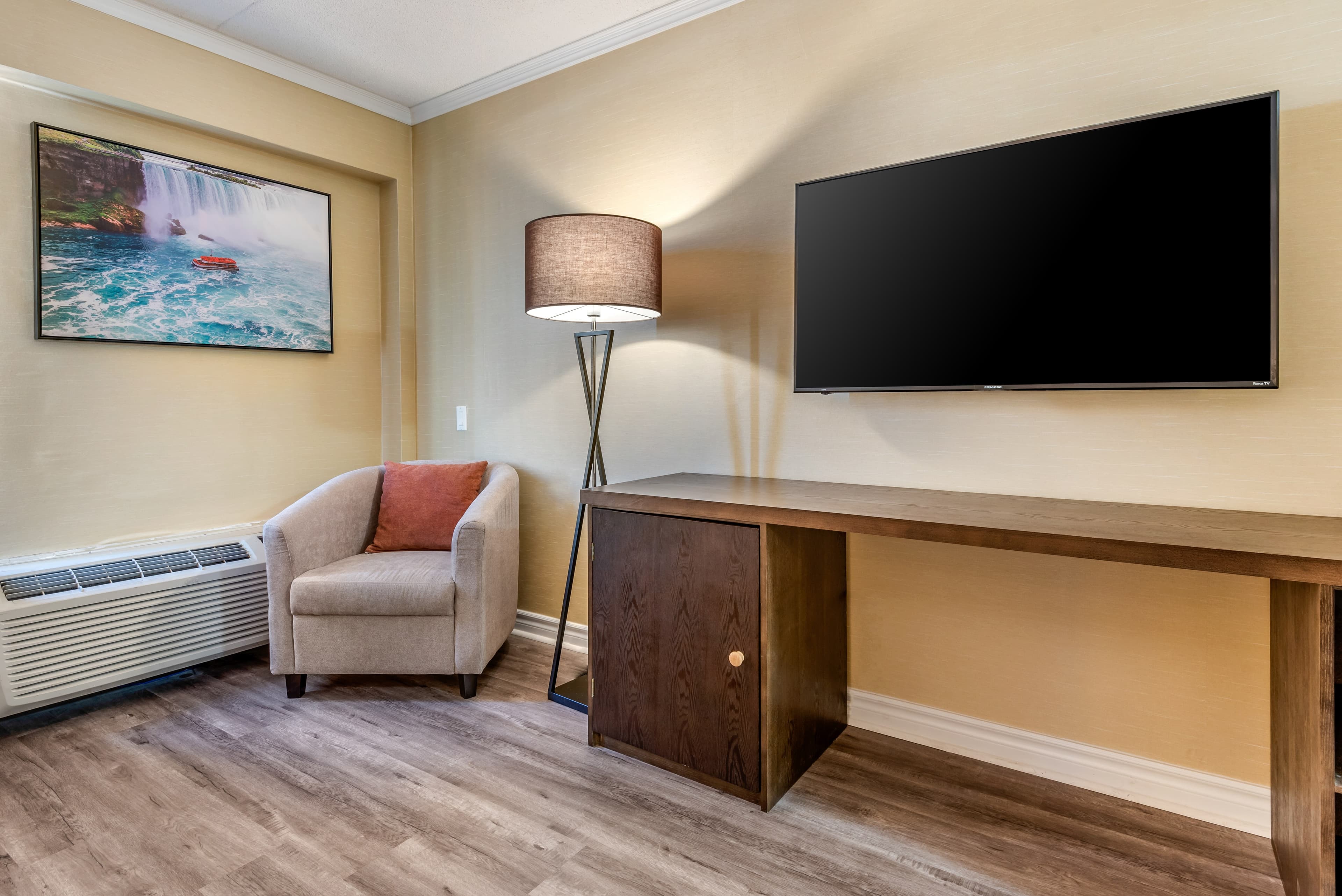Quality Inn & Suites - Image 3