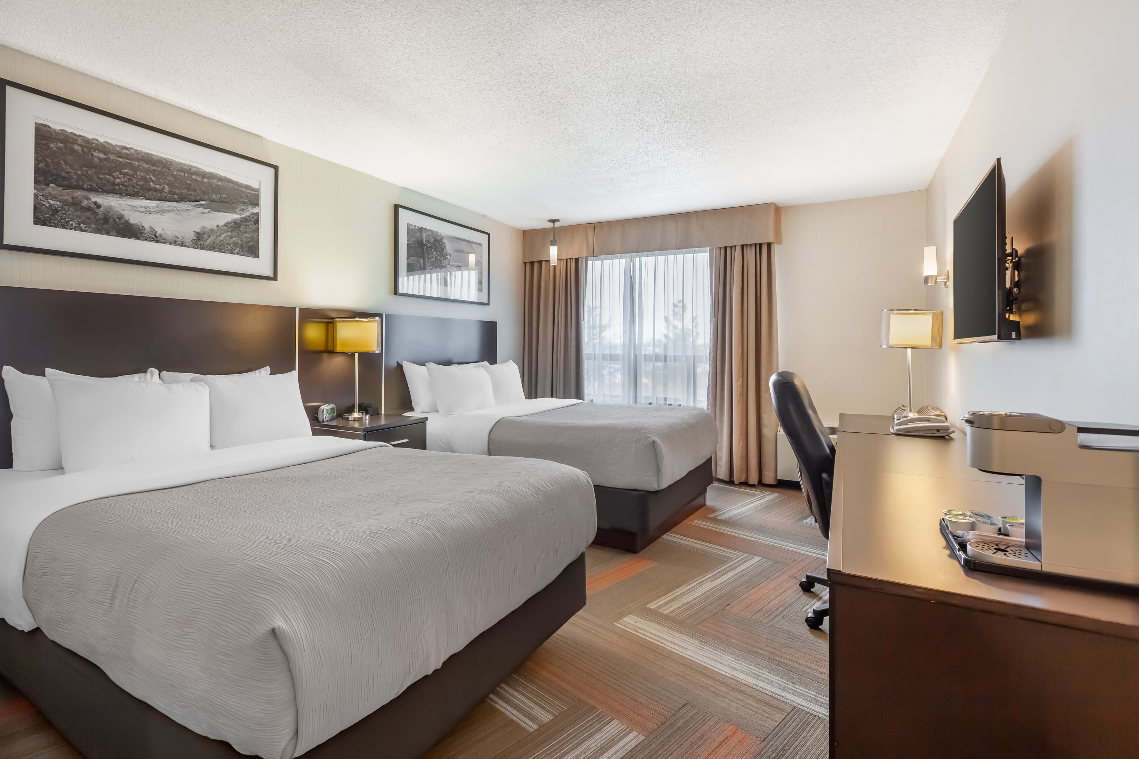 Quality Hotel - Image 5