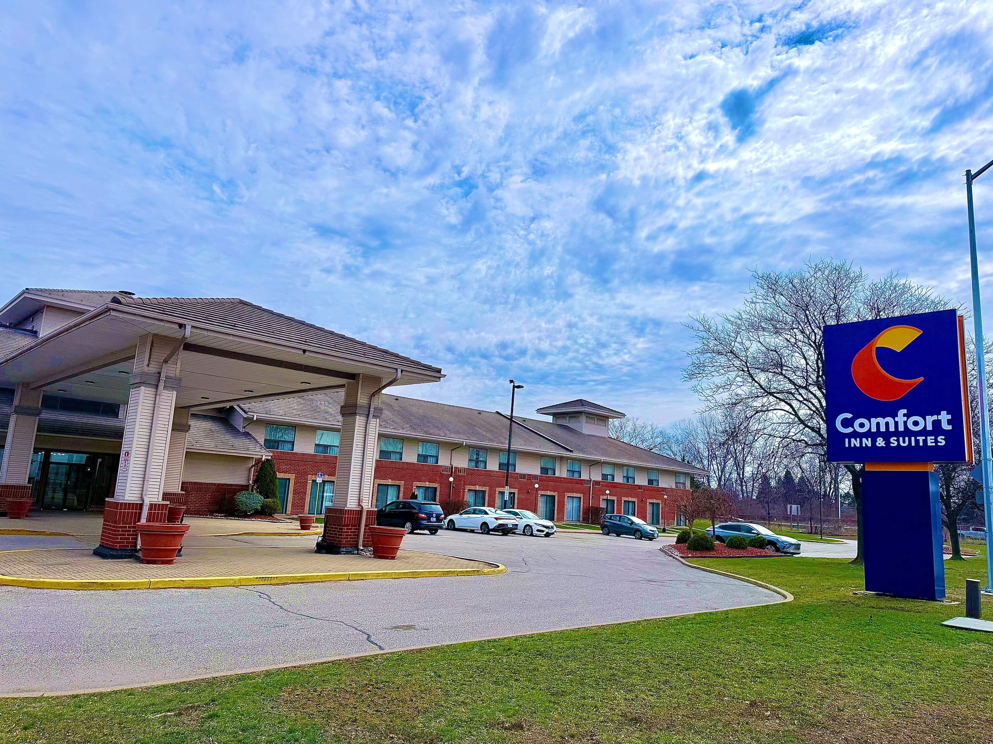 Comfort Inn & Suites Ambassador Bridge - Image 1