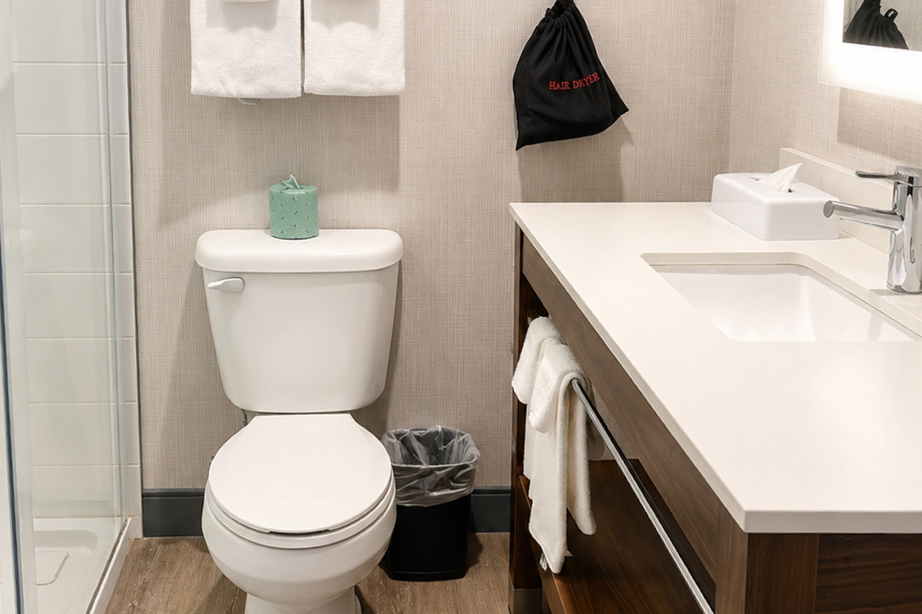 Comfort Inn & Suites Ambassador Bridge — 14