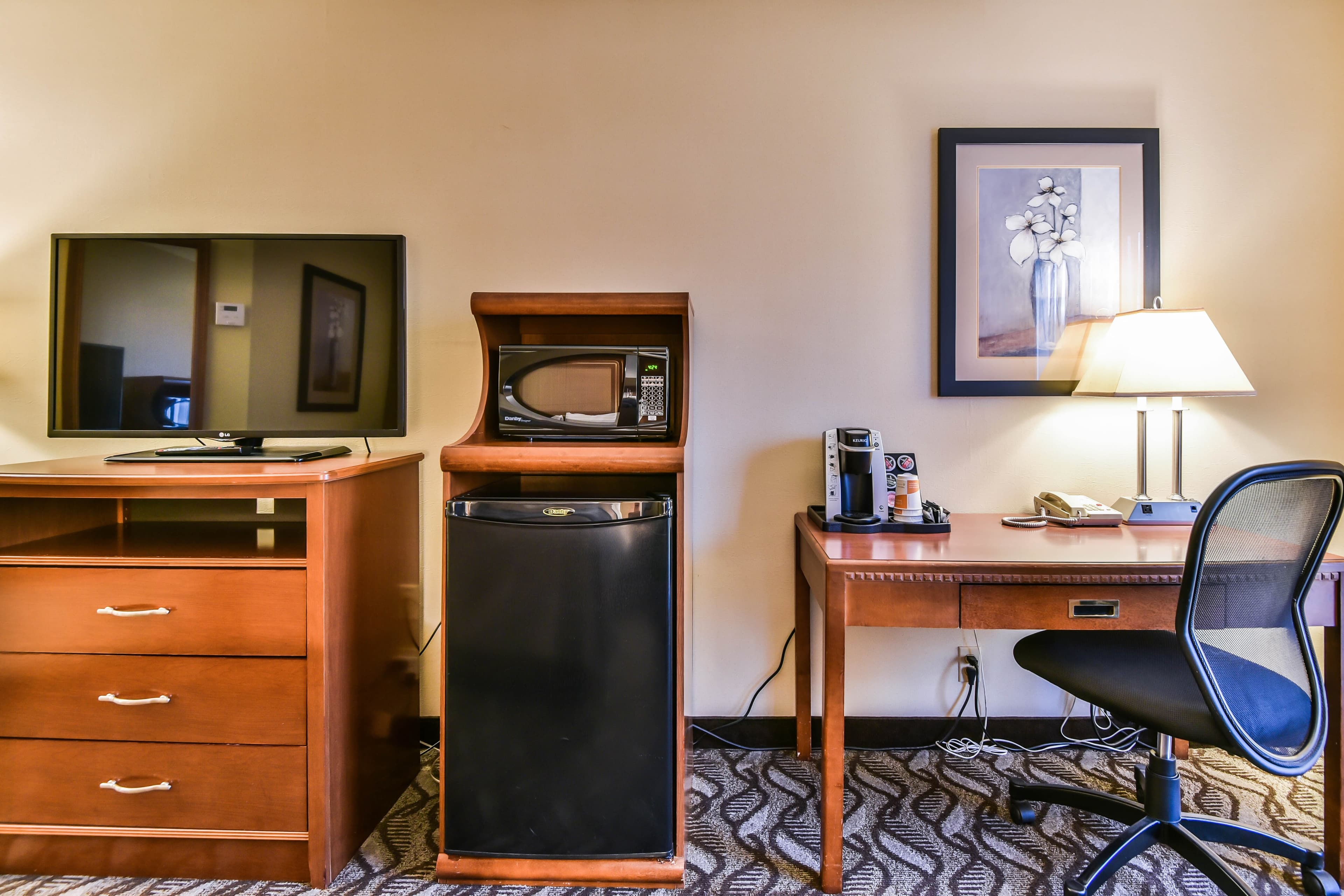 Comfort Inn & Suites Ambassador Bridge - Image 2