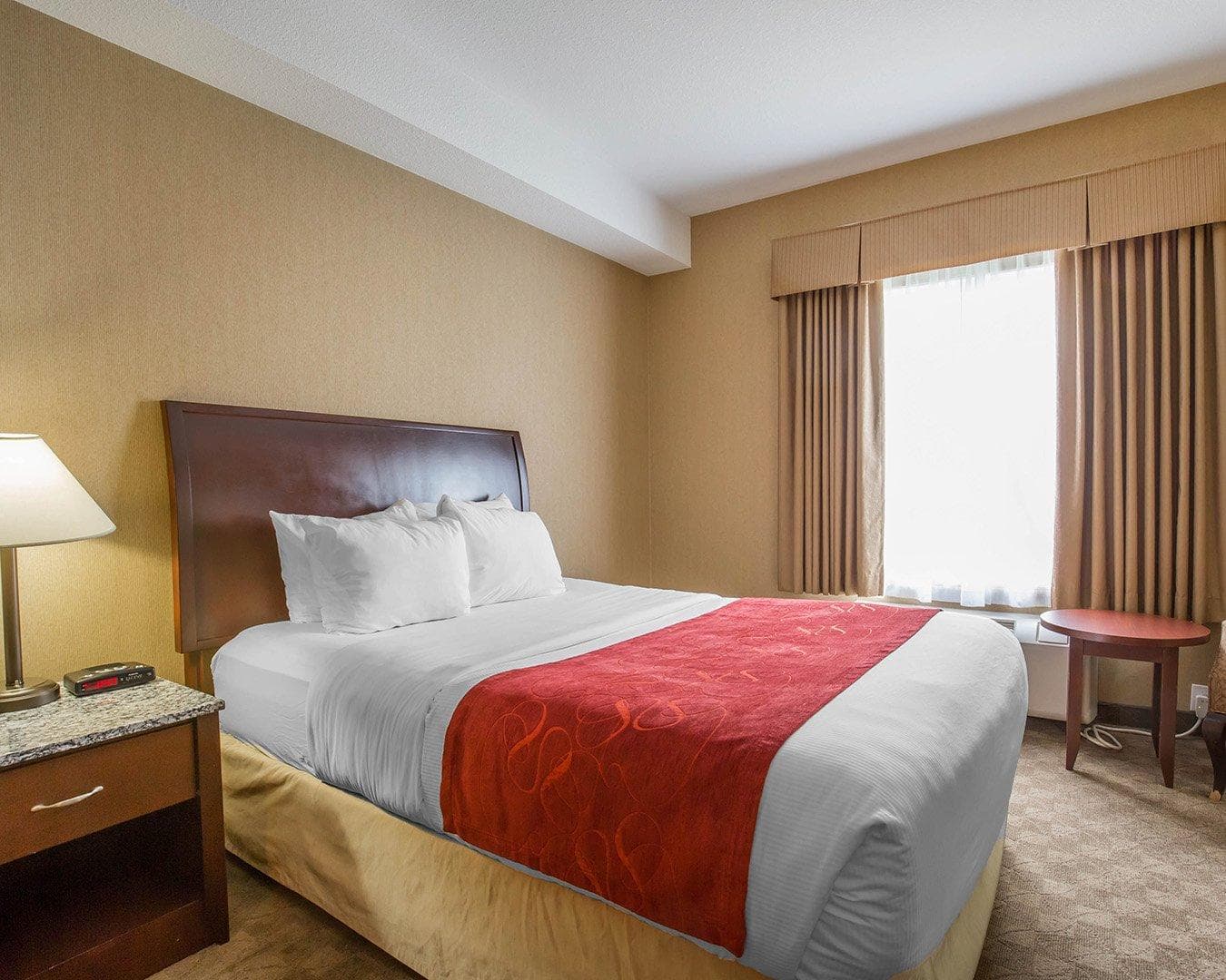 Comfort Inn & Suites - Image 2