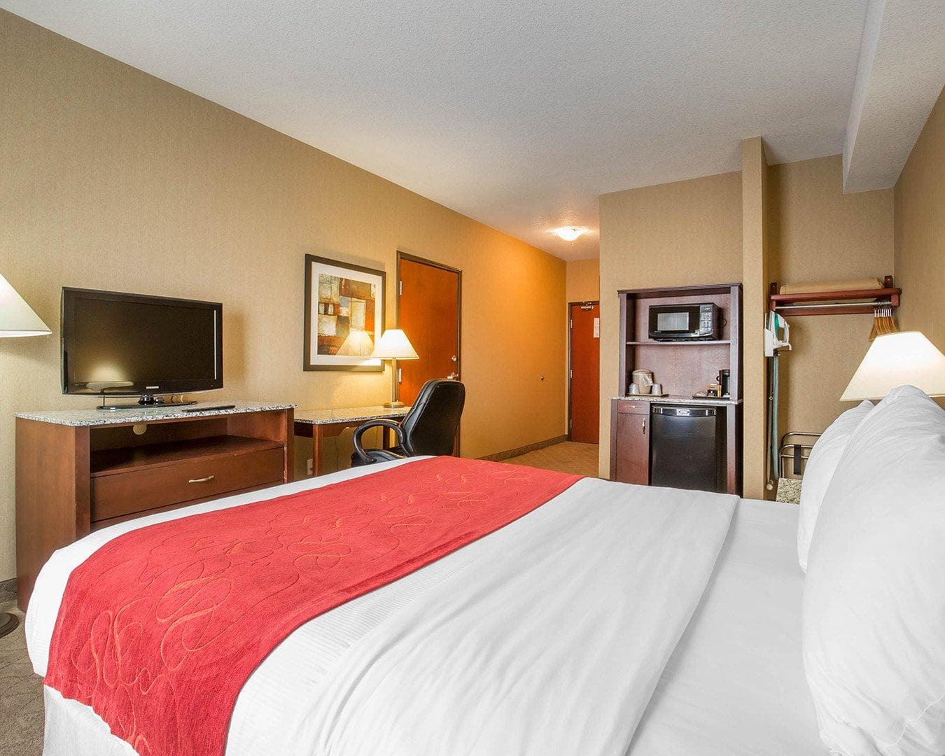 Comfort Inn & Suites - Image 3