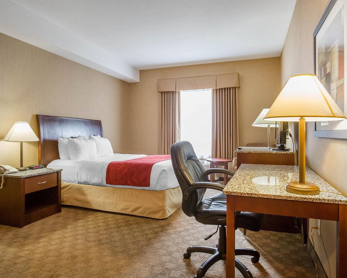 Comfort Inn & Suites - Image 4