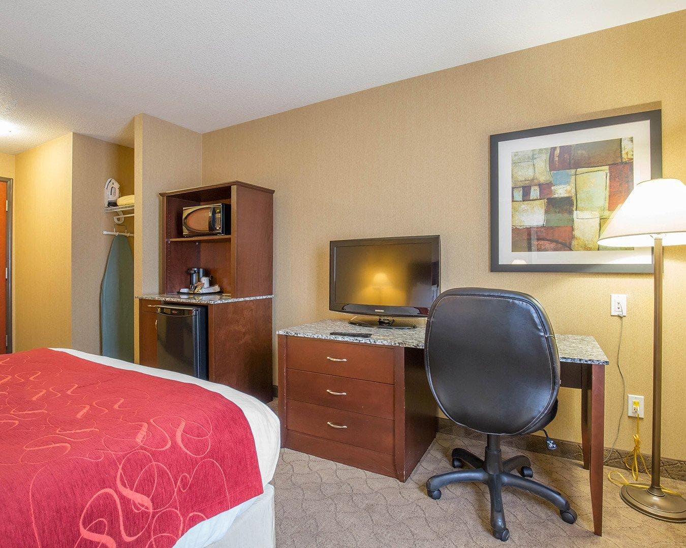 Comfort Inn & Suites - Image 5
