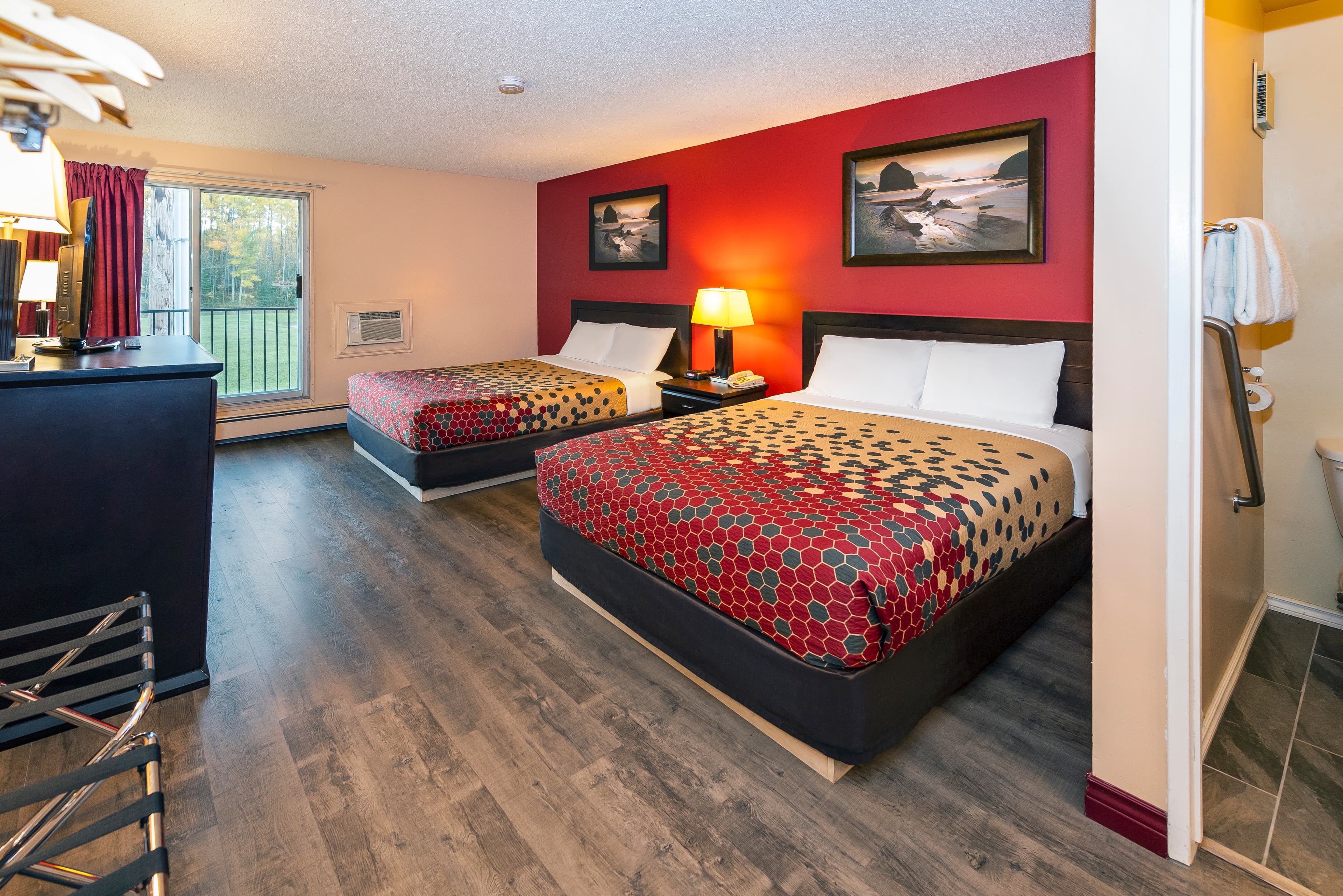 Econo Lodge — 9