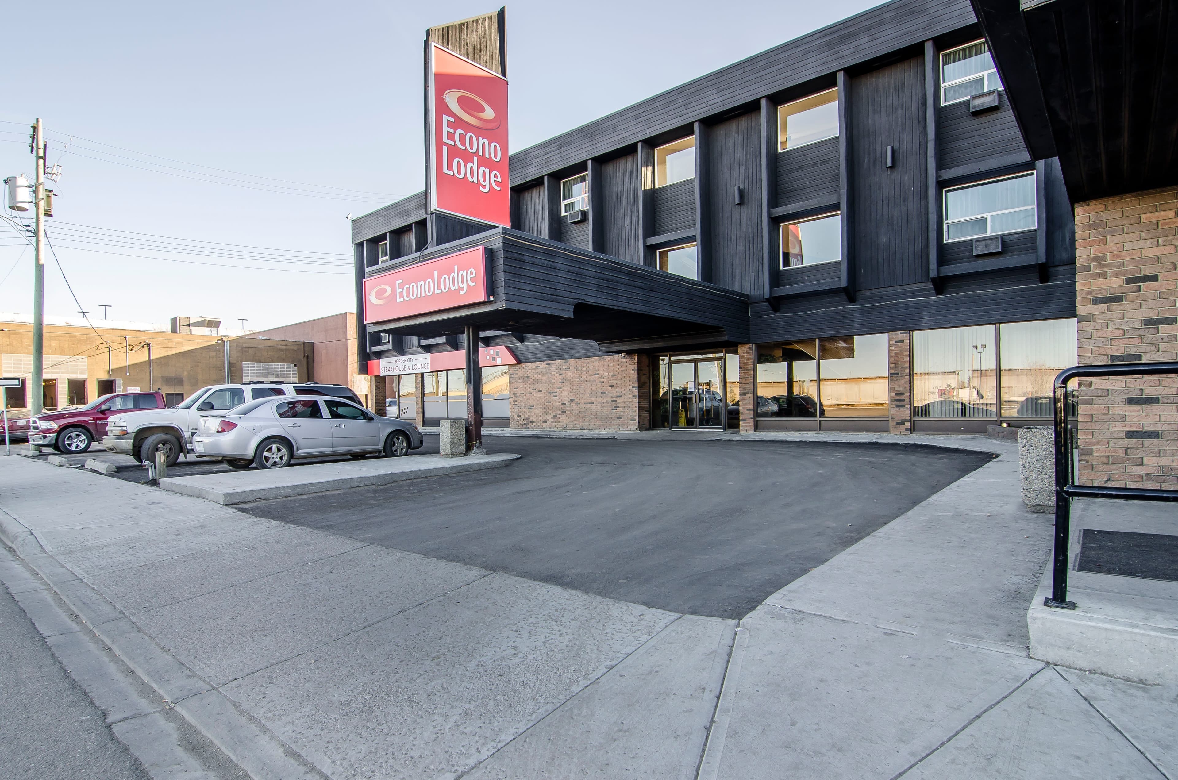 Econo Lodge - Image 1