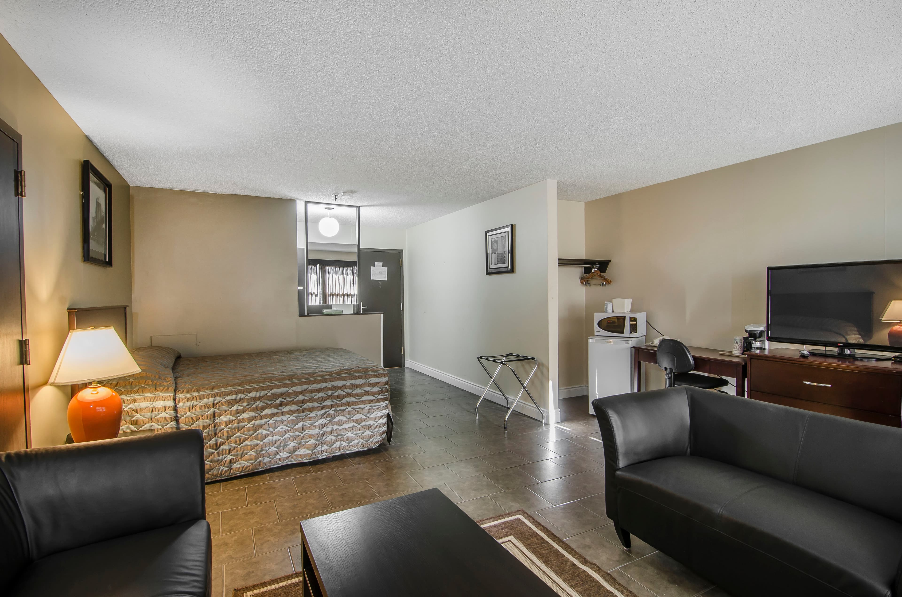Econo Lodge — 8