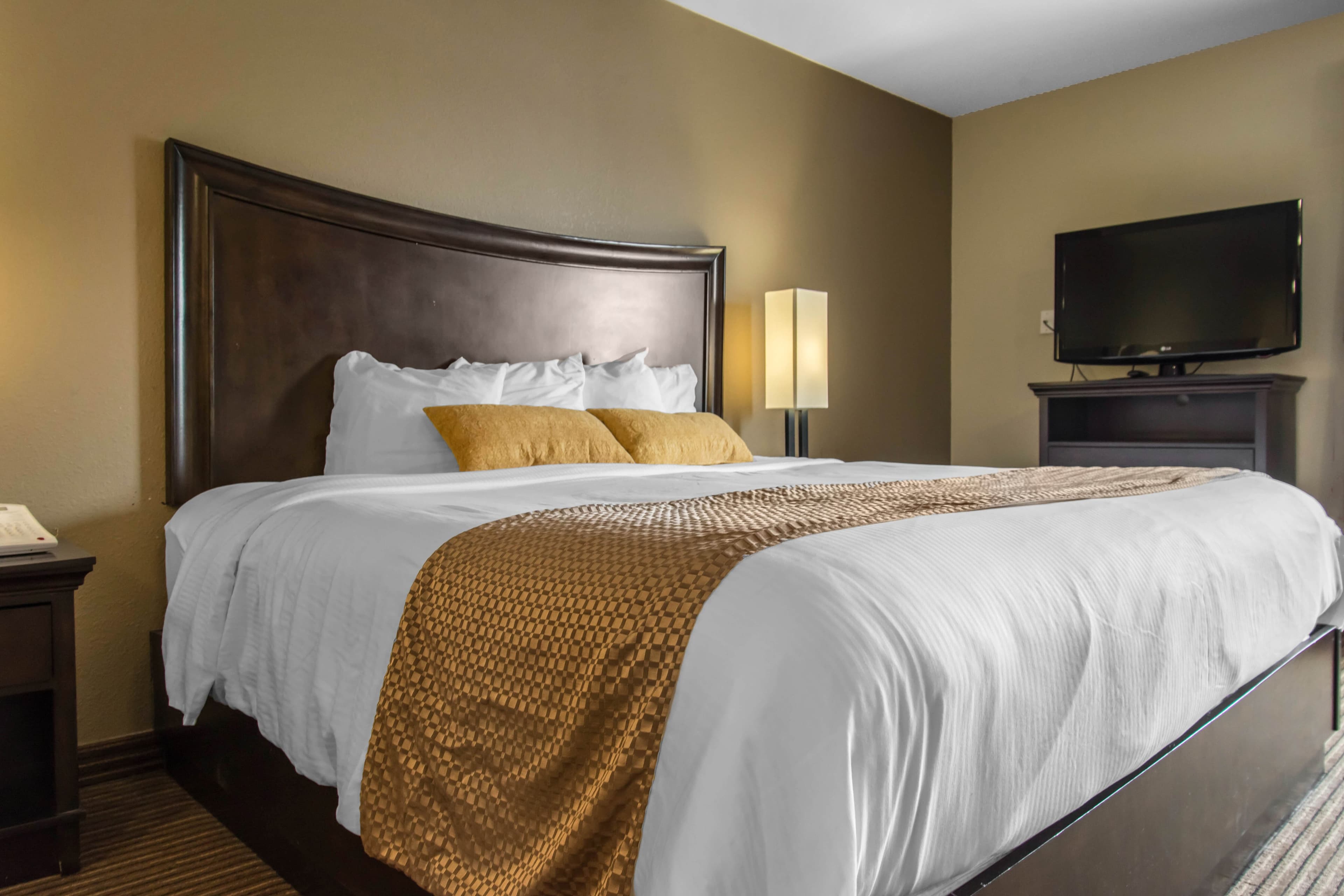 MainStay Suites Winnipeg - Image 2