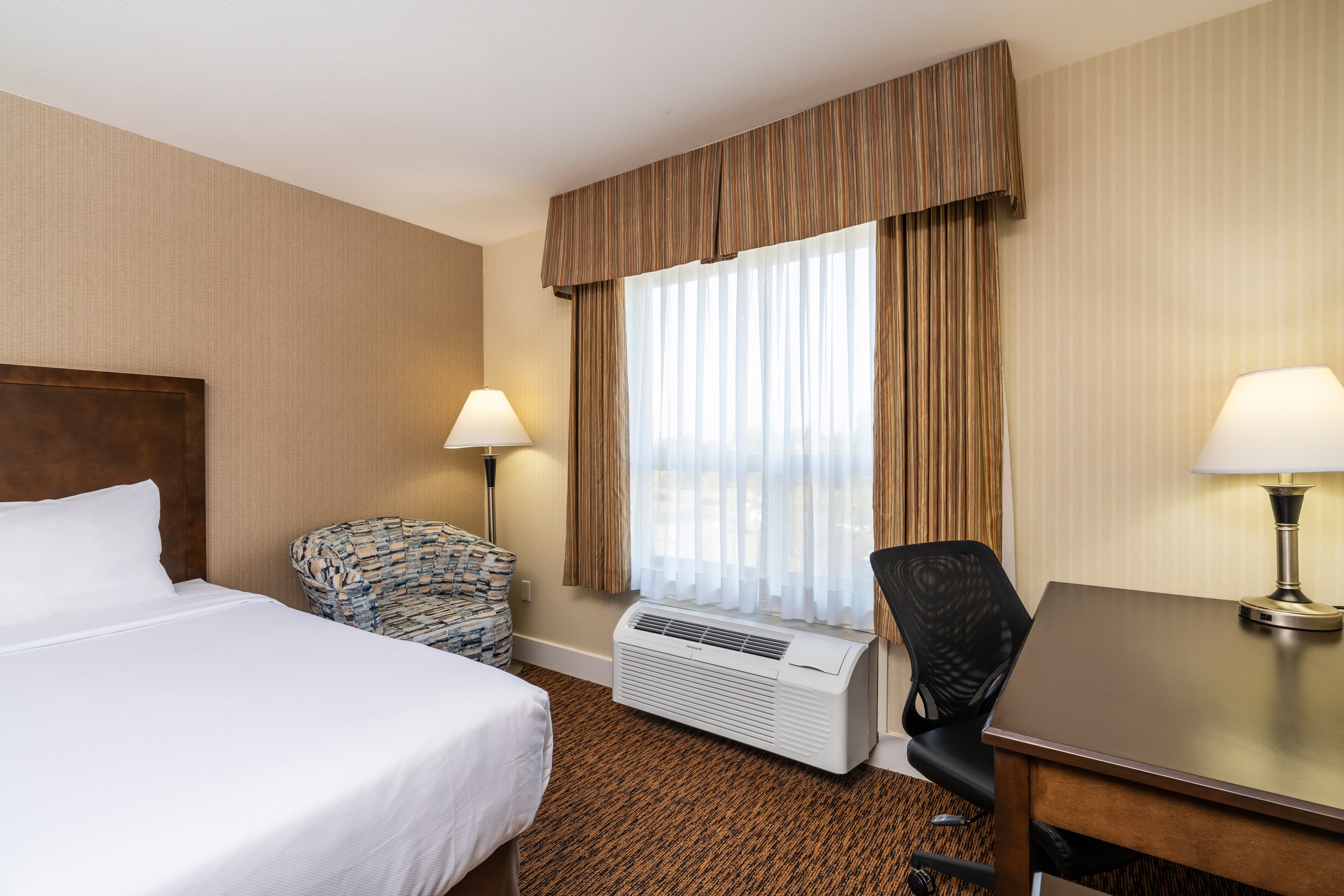 Comfort Inn & Suites — 10