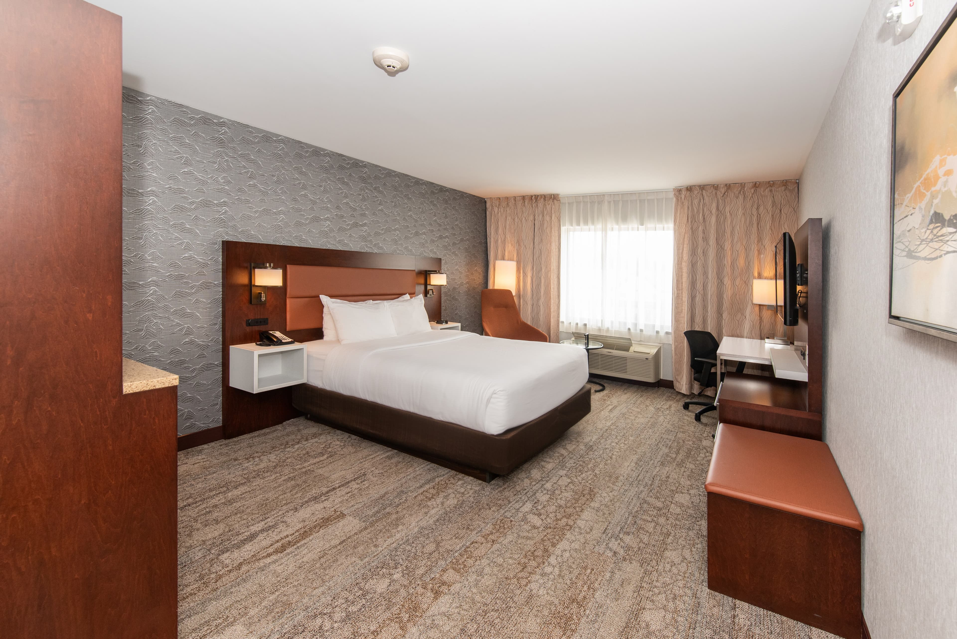 Quality Inn & Suites - Image 3