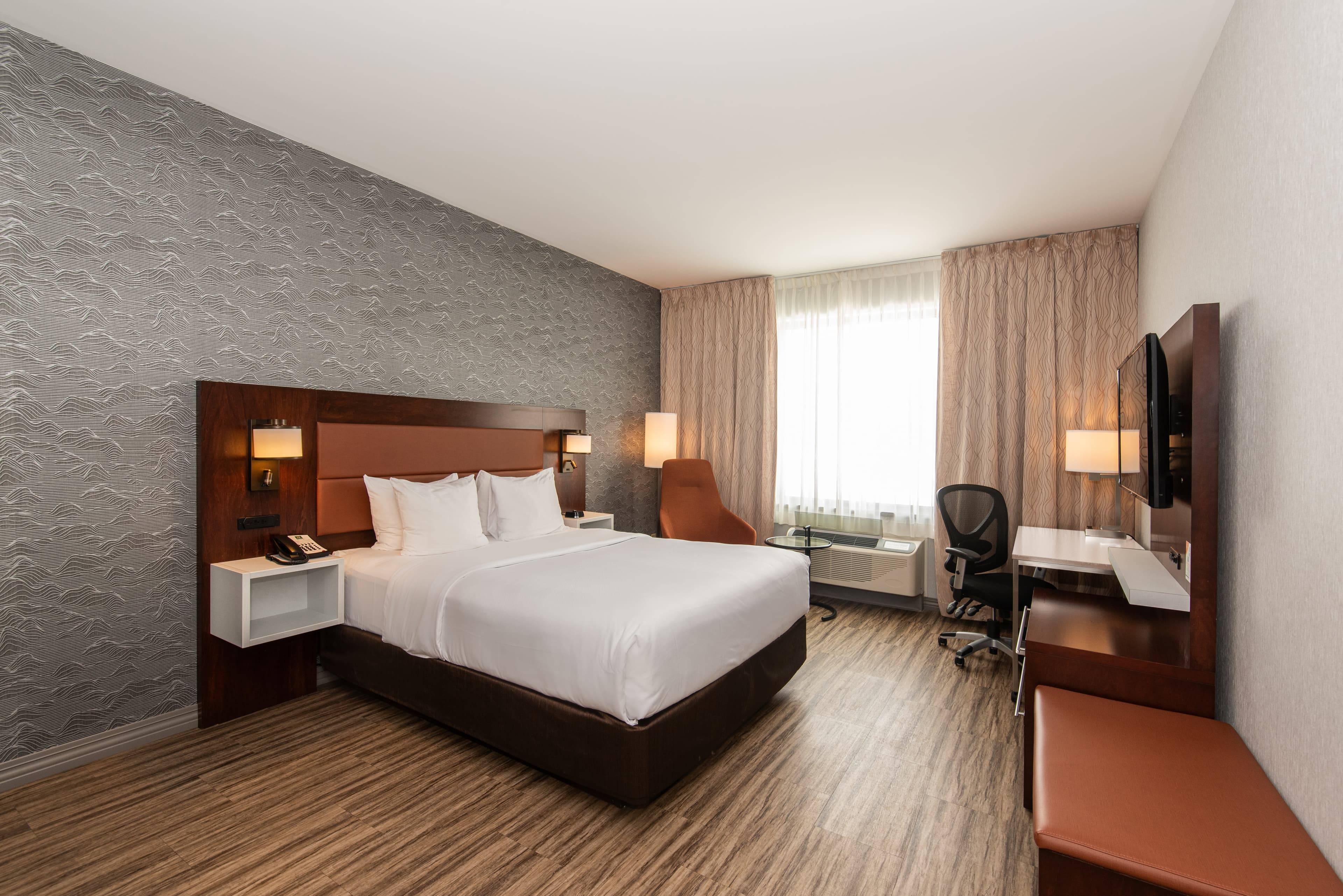 Quality Inn & Suites - Image 5