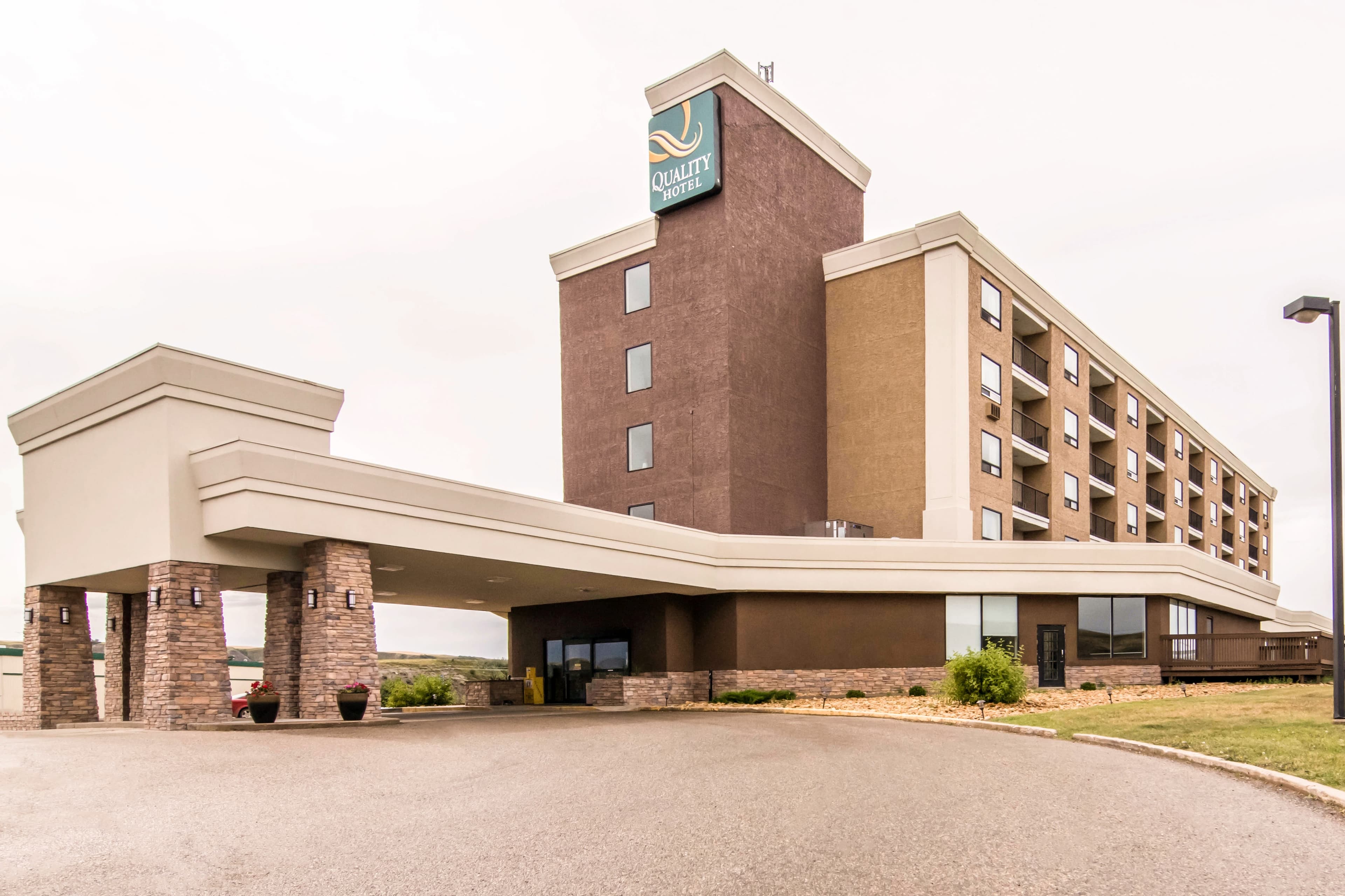 Quality Hotel - Image 1