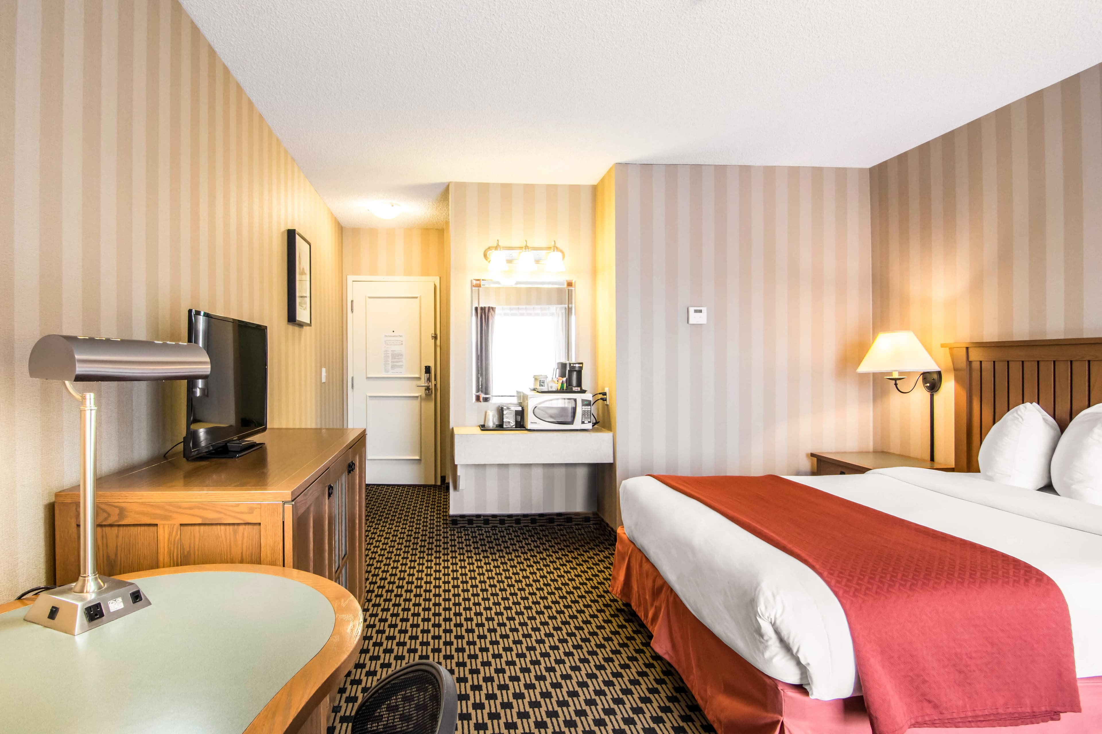 Quality Hotel - Image 2