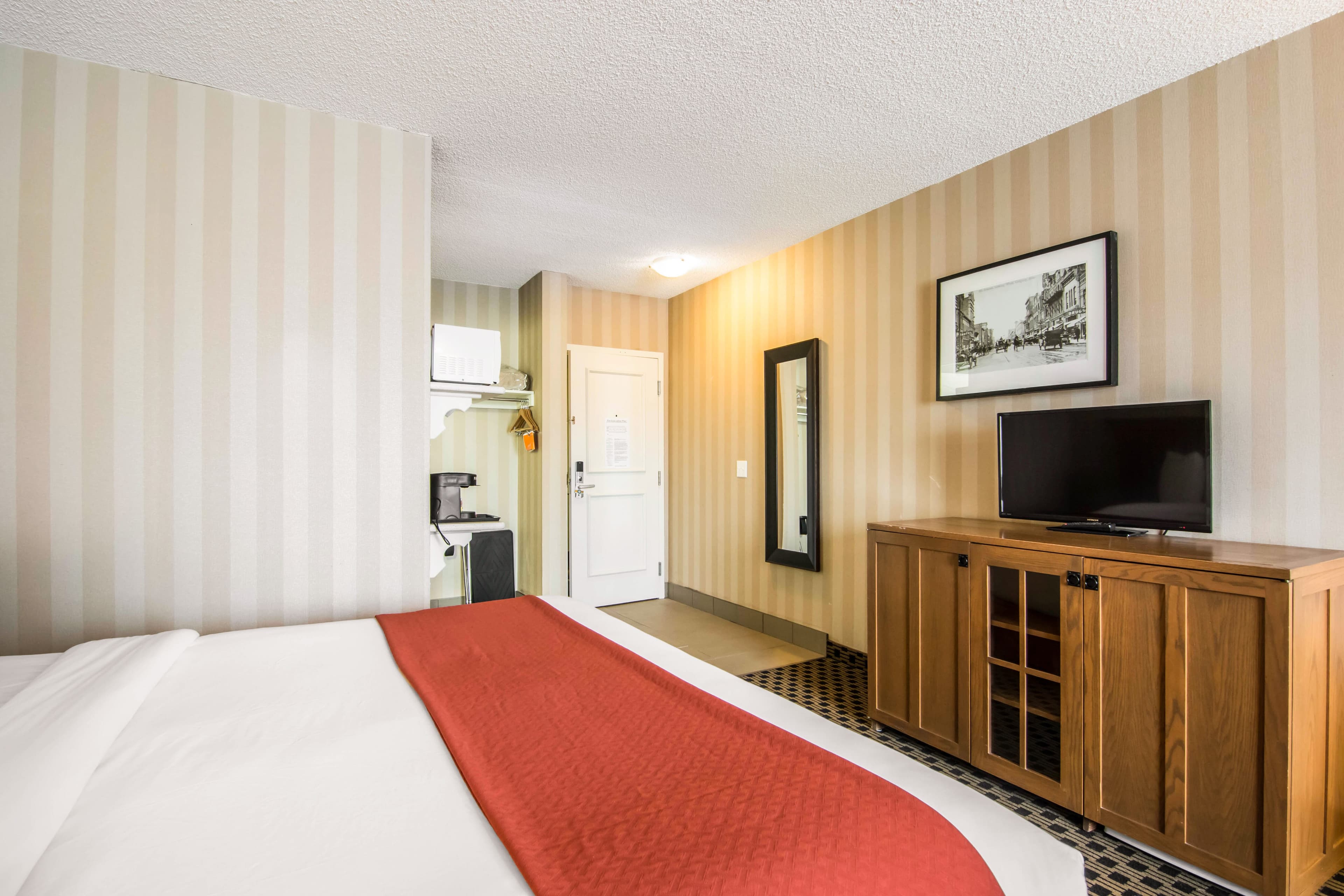 Quality Hotel - Image 3