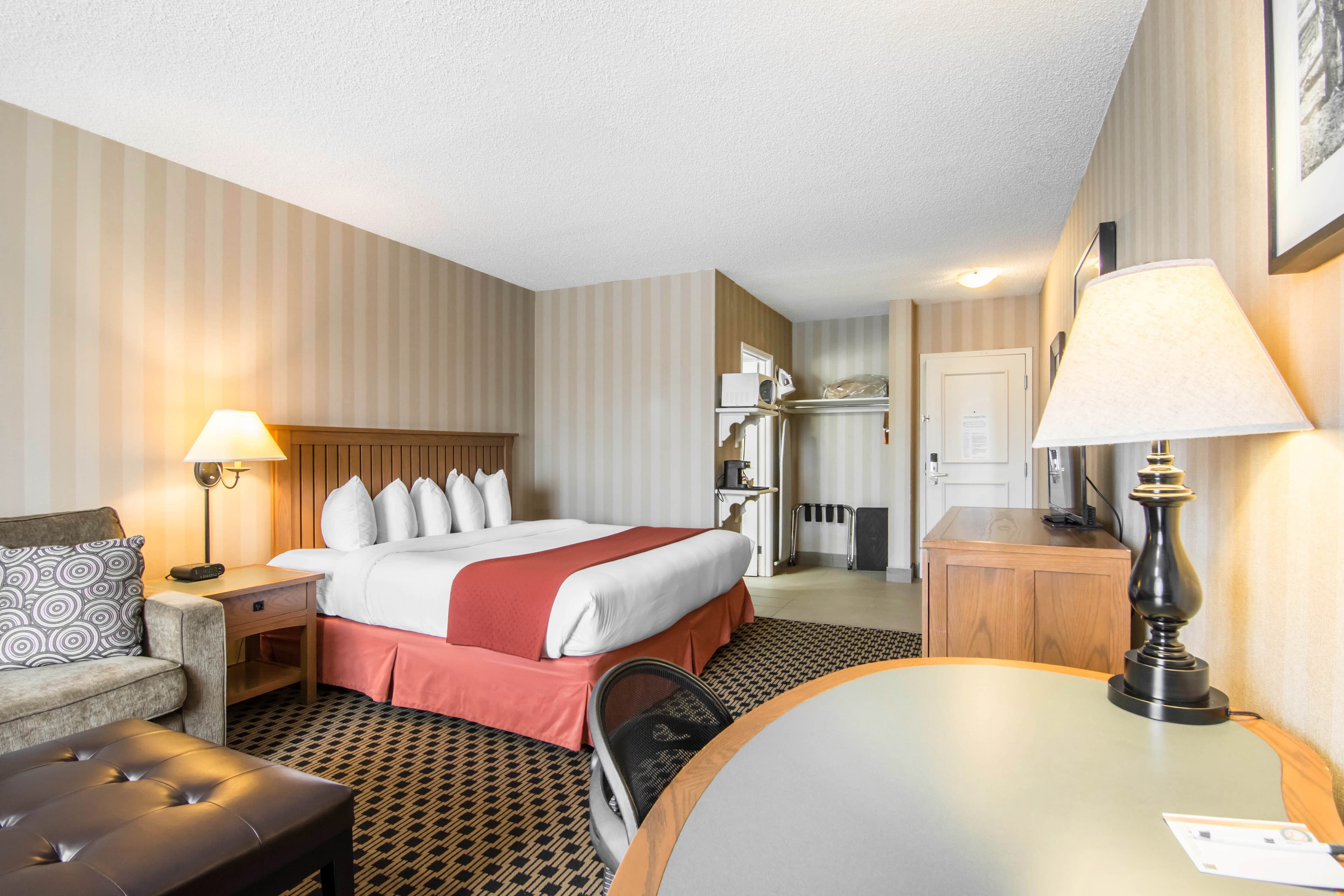 Quality Hotel — 6