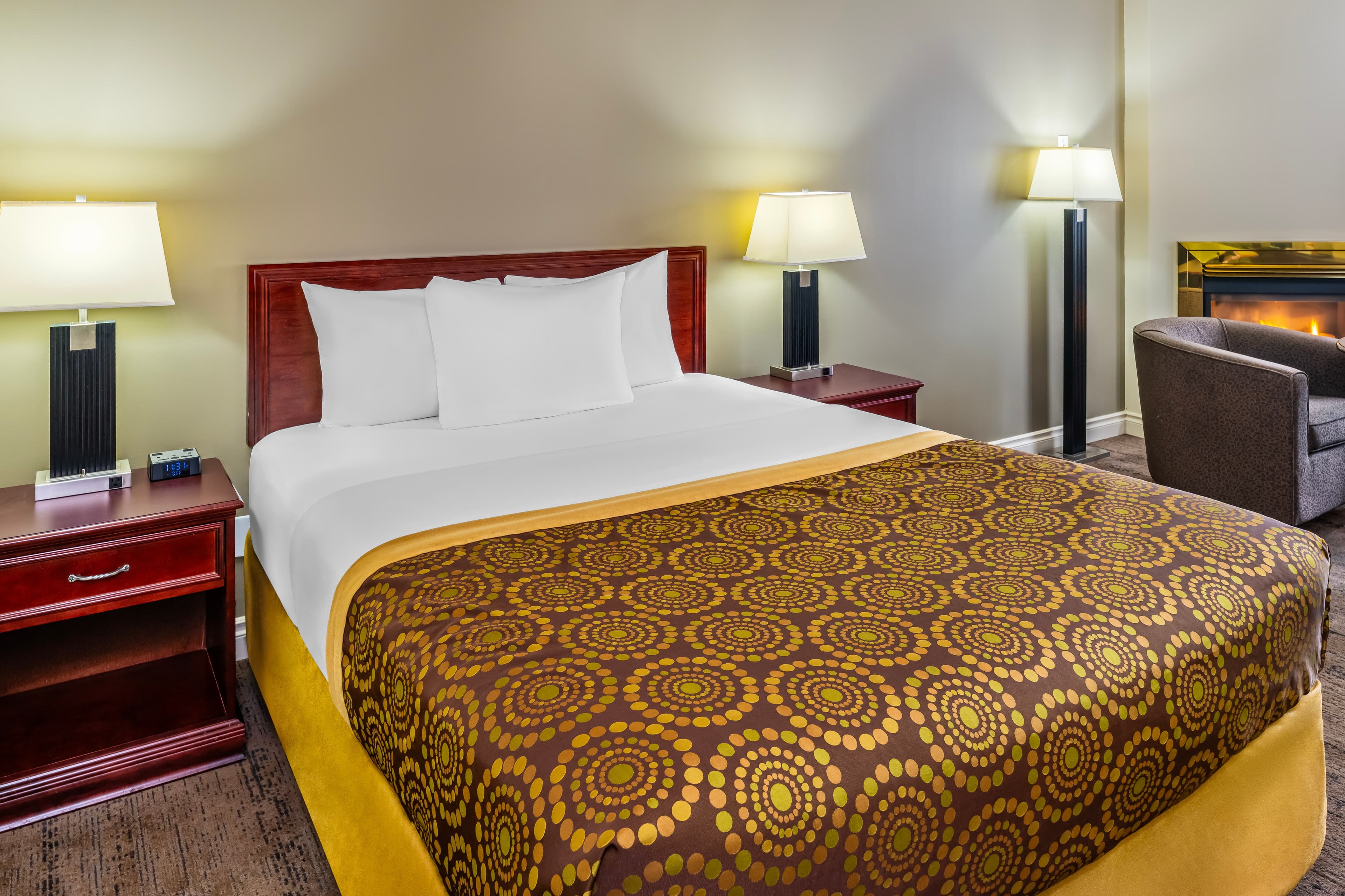 Econo Lodge Inn & Suites — 11