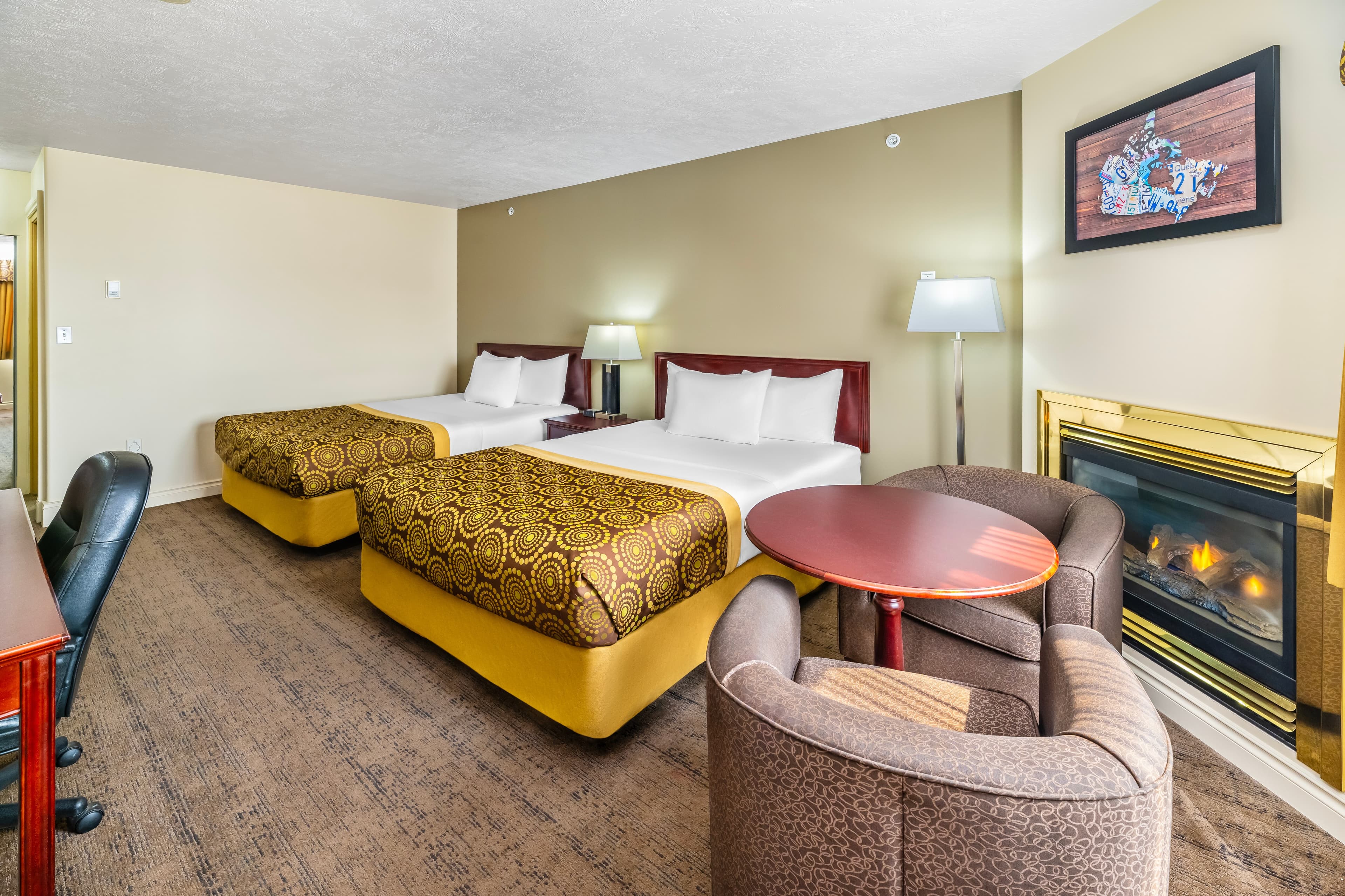 Econo Lodge Inn & Suites — 6