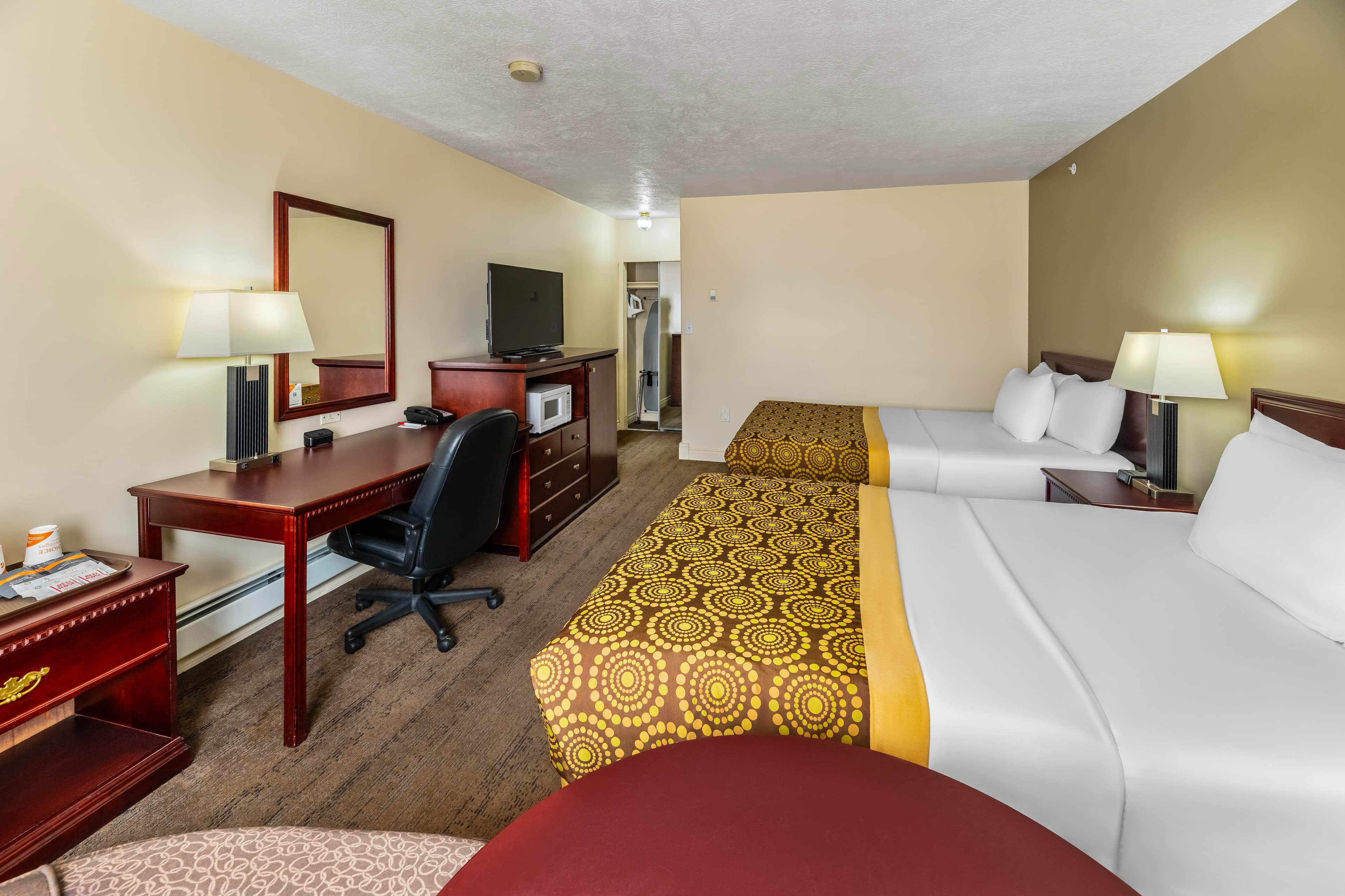 Econo Lodge Inn & Suites — 7