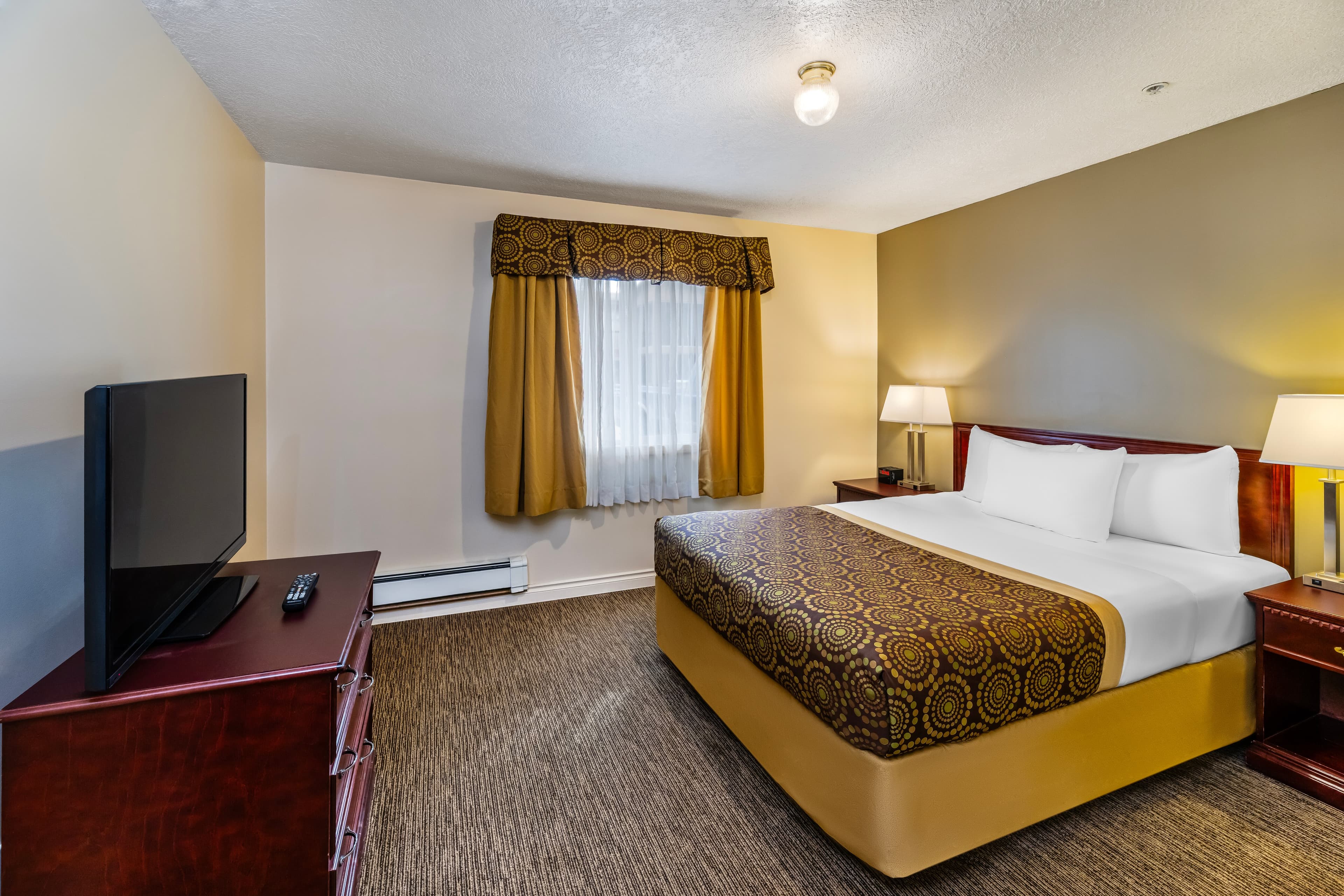 Econo Lodge Inn & Suites — 17
