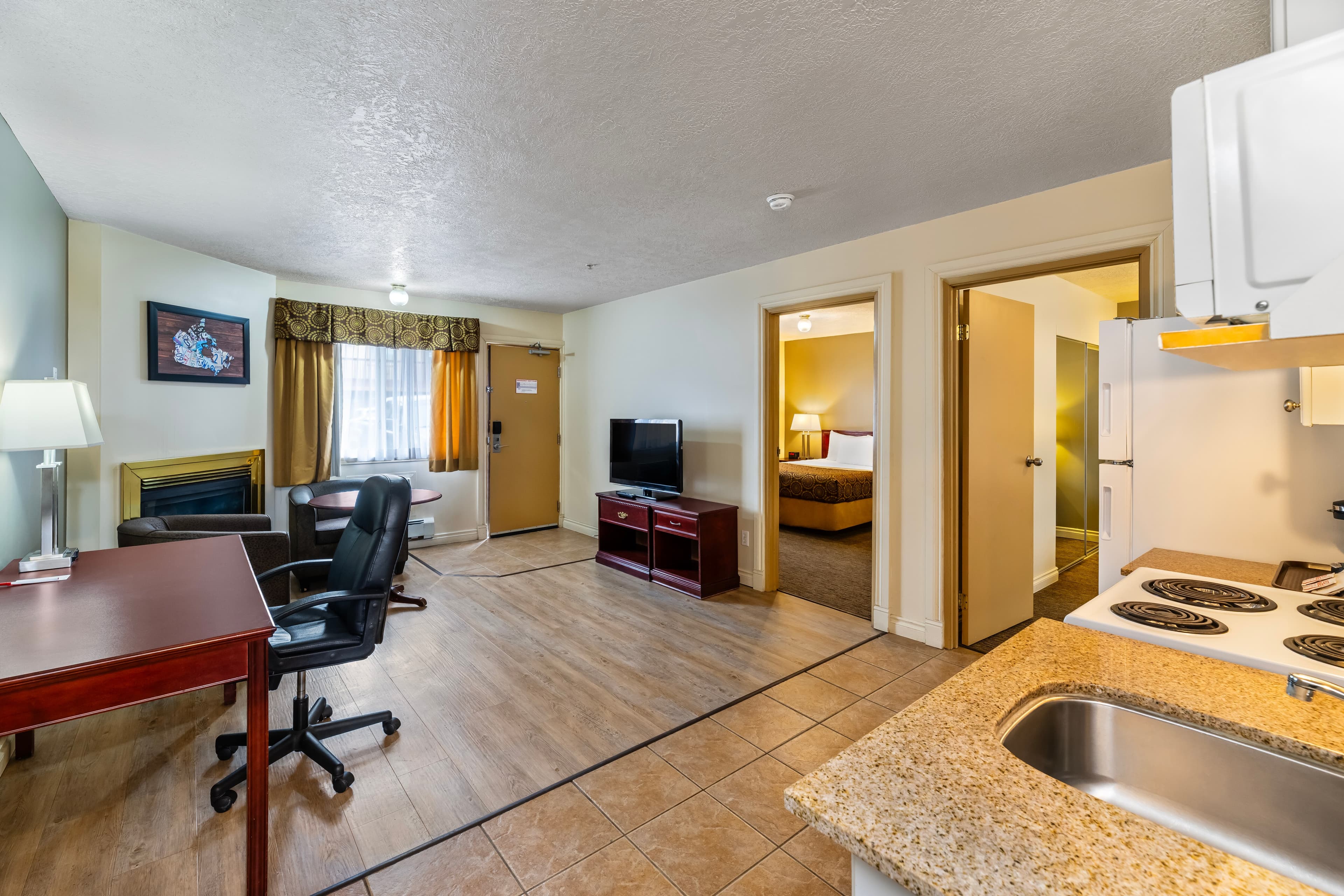 Econo Lodge Inn & Suites — 18