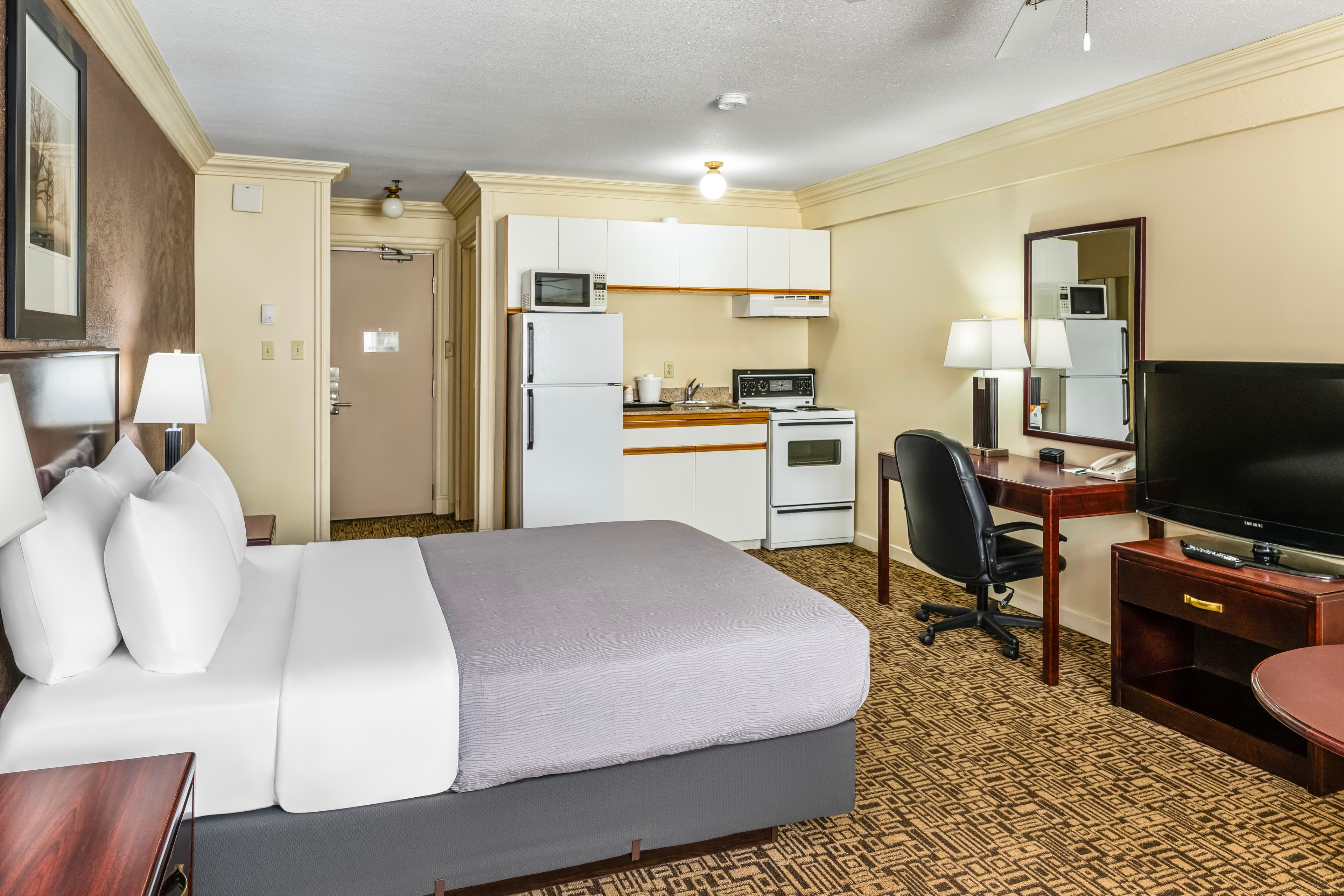 Quality Inn & Suites - Image 4