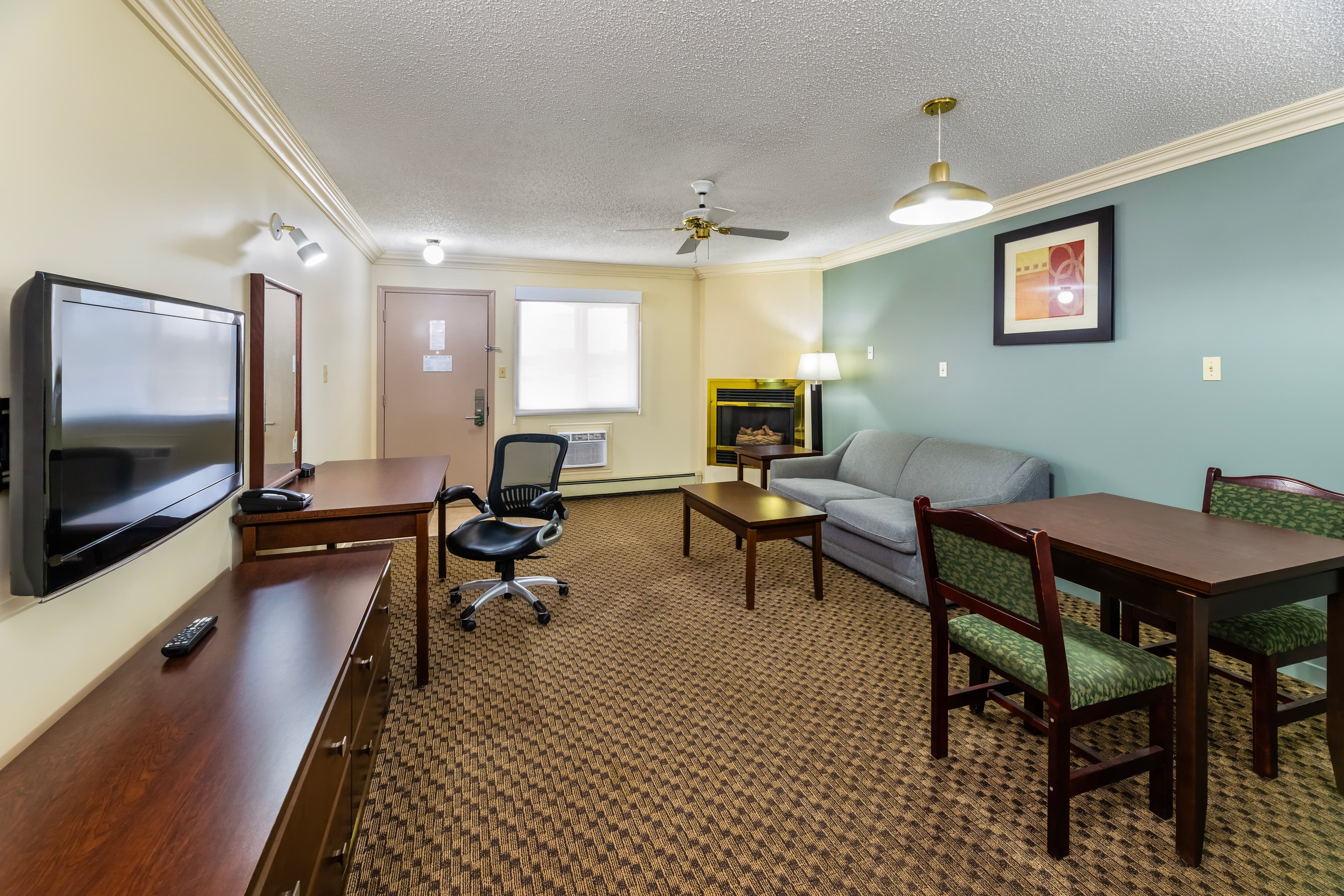 Quality Inn & Suites - Image 5