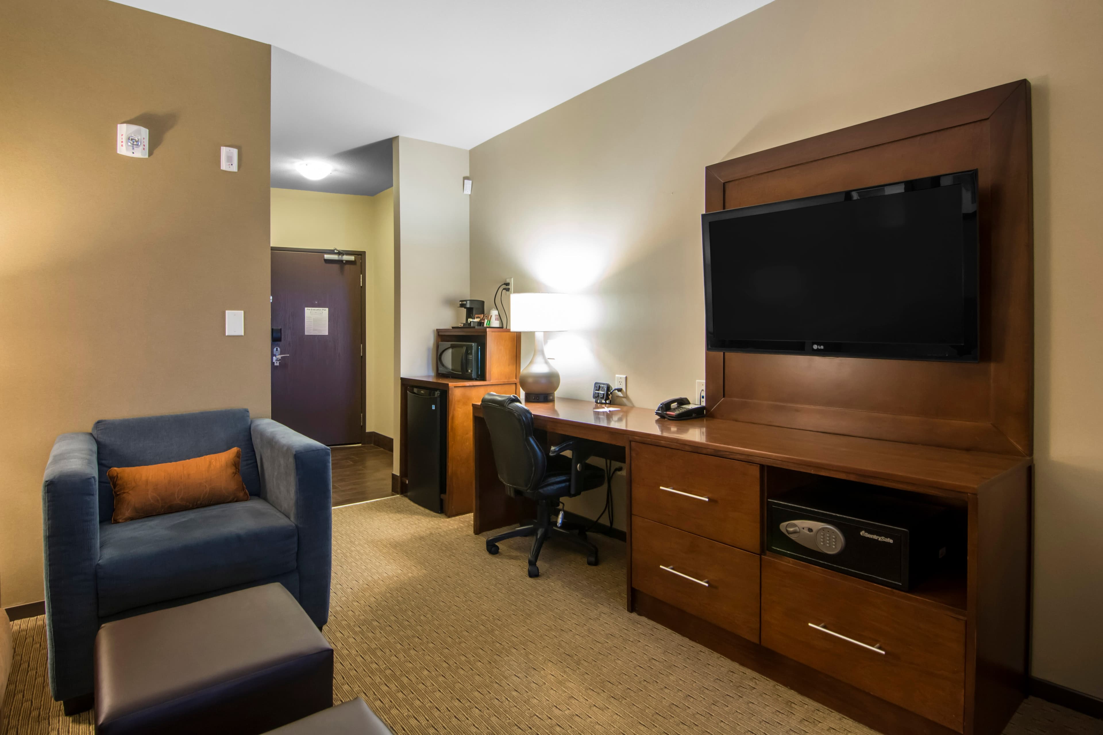 Comfort Suites - Image 5